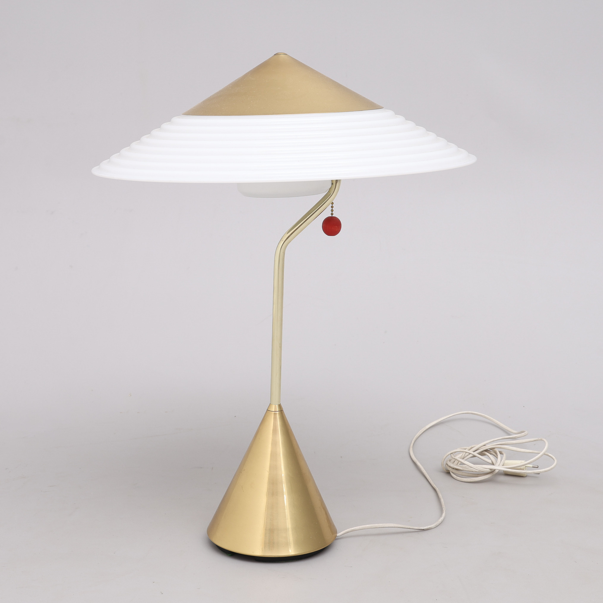BORDSLAMPA, MÄSSING OCH PLAST.