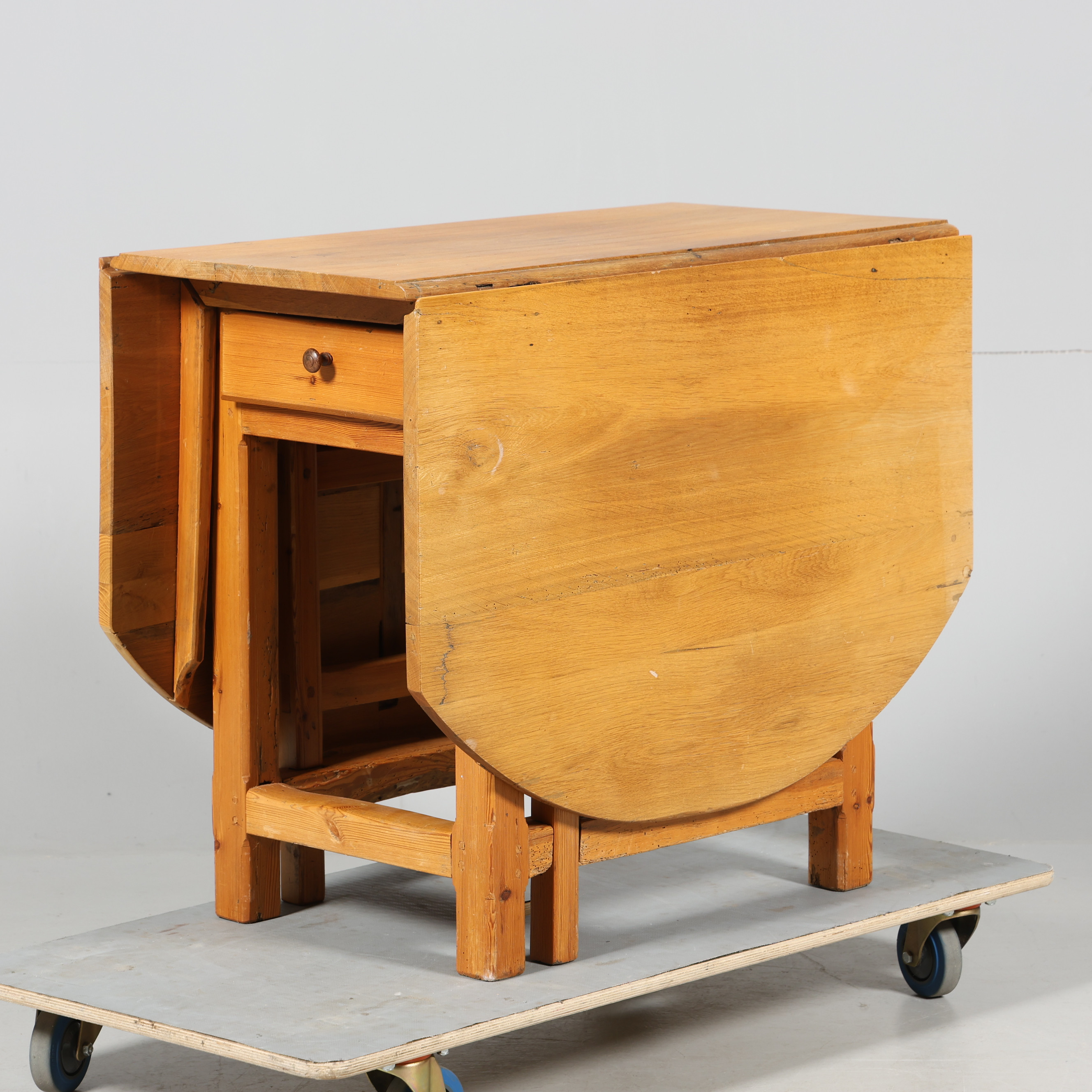 SLAGBORD, furu, 1900-tal.