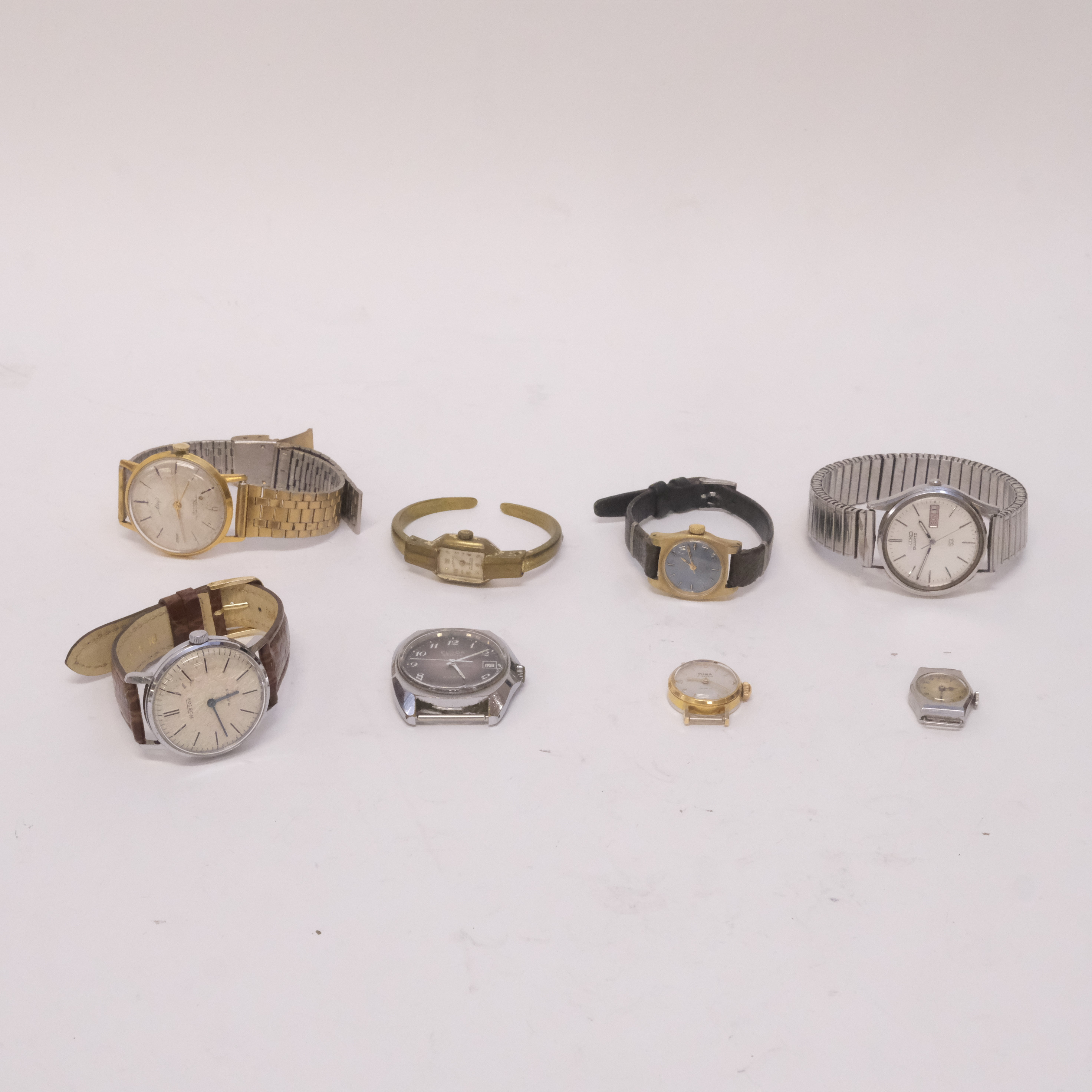 DIVERSE ARMBANDSUR, ÅTTA DELAR.