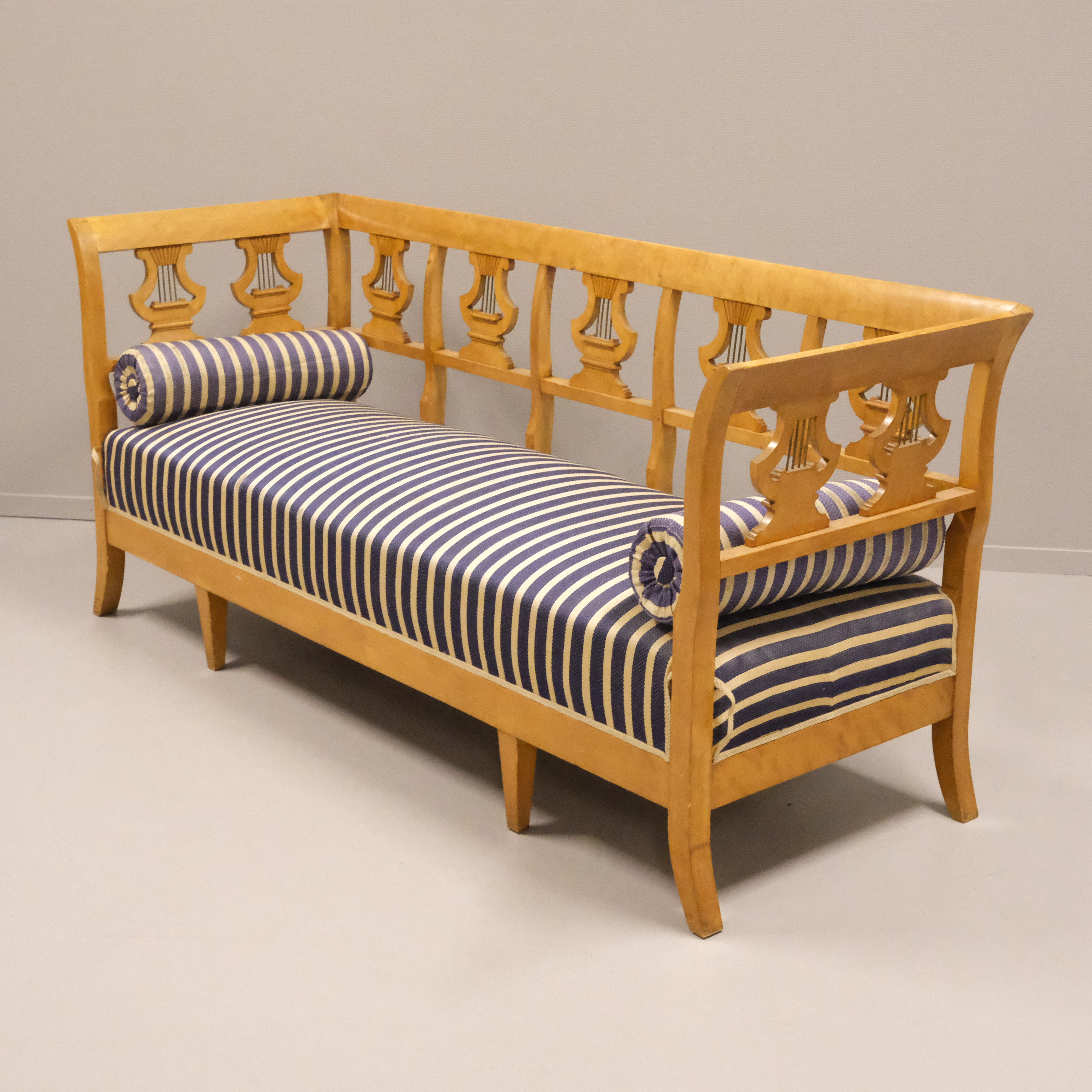 SOFFA, EMPIRESTIL.