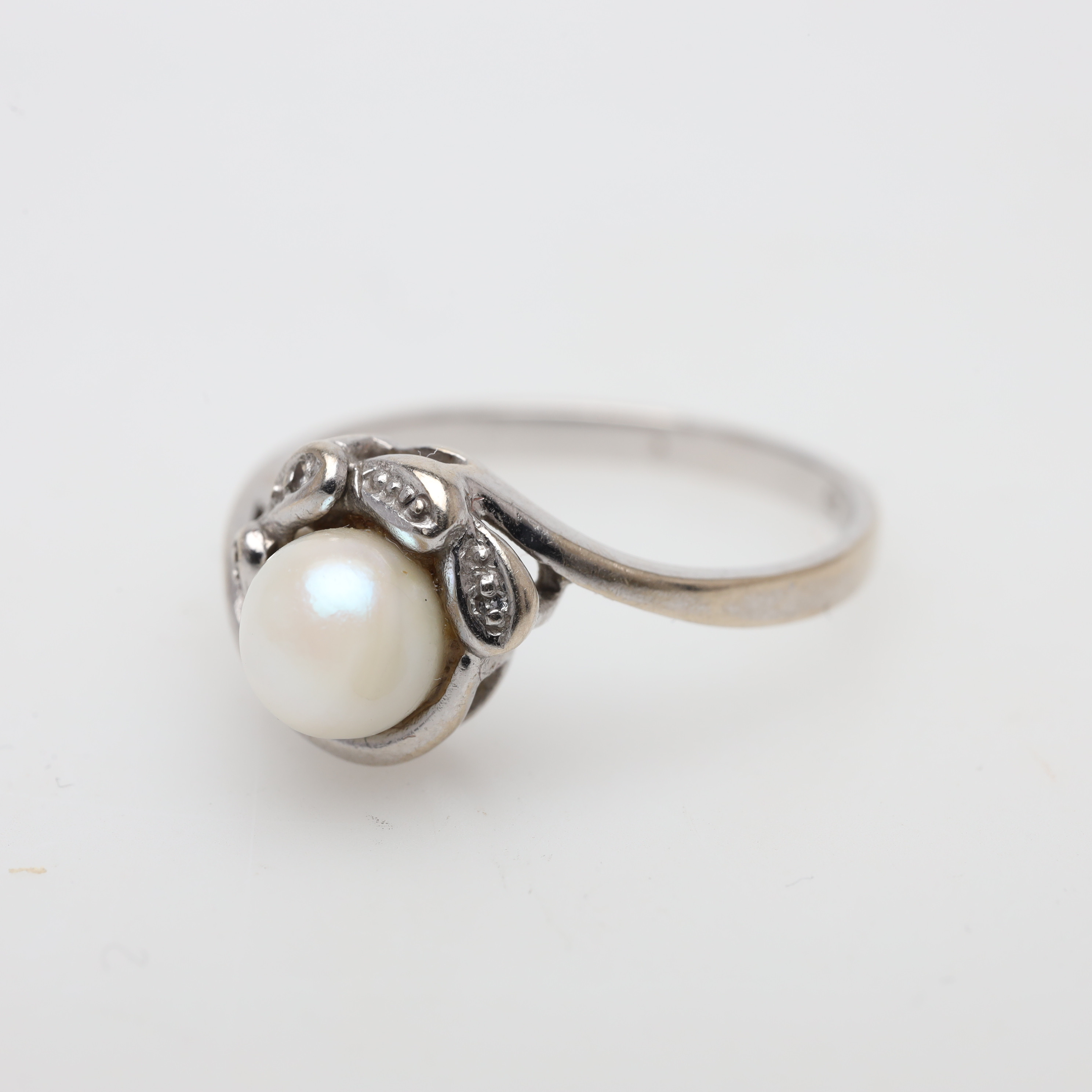 RING 18K, guld, bruttovikt ca 3,1 gram.
