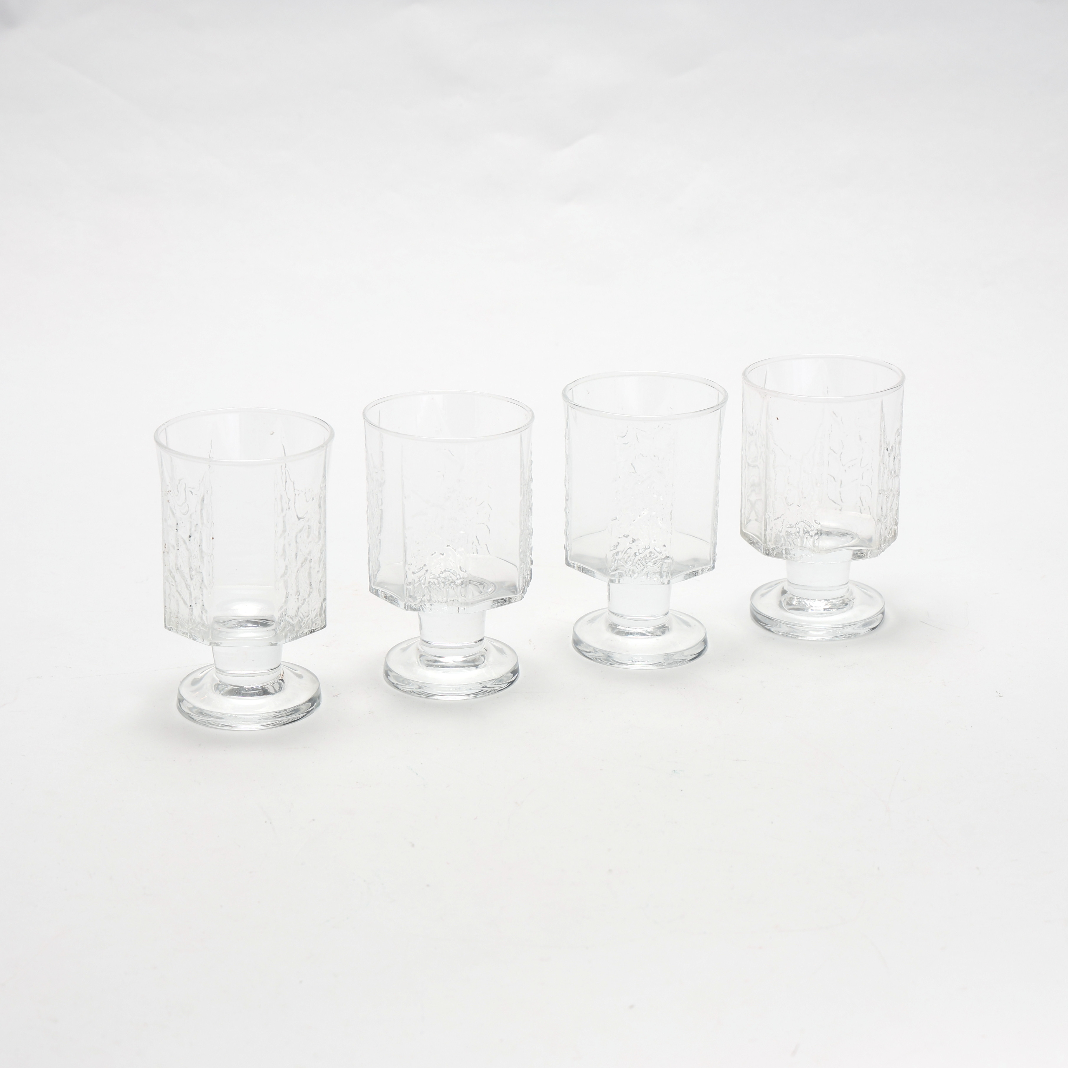 TIMO SARPANEVA. Glas, 20 st, "Kalinka", iittala, Finland.