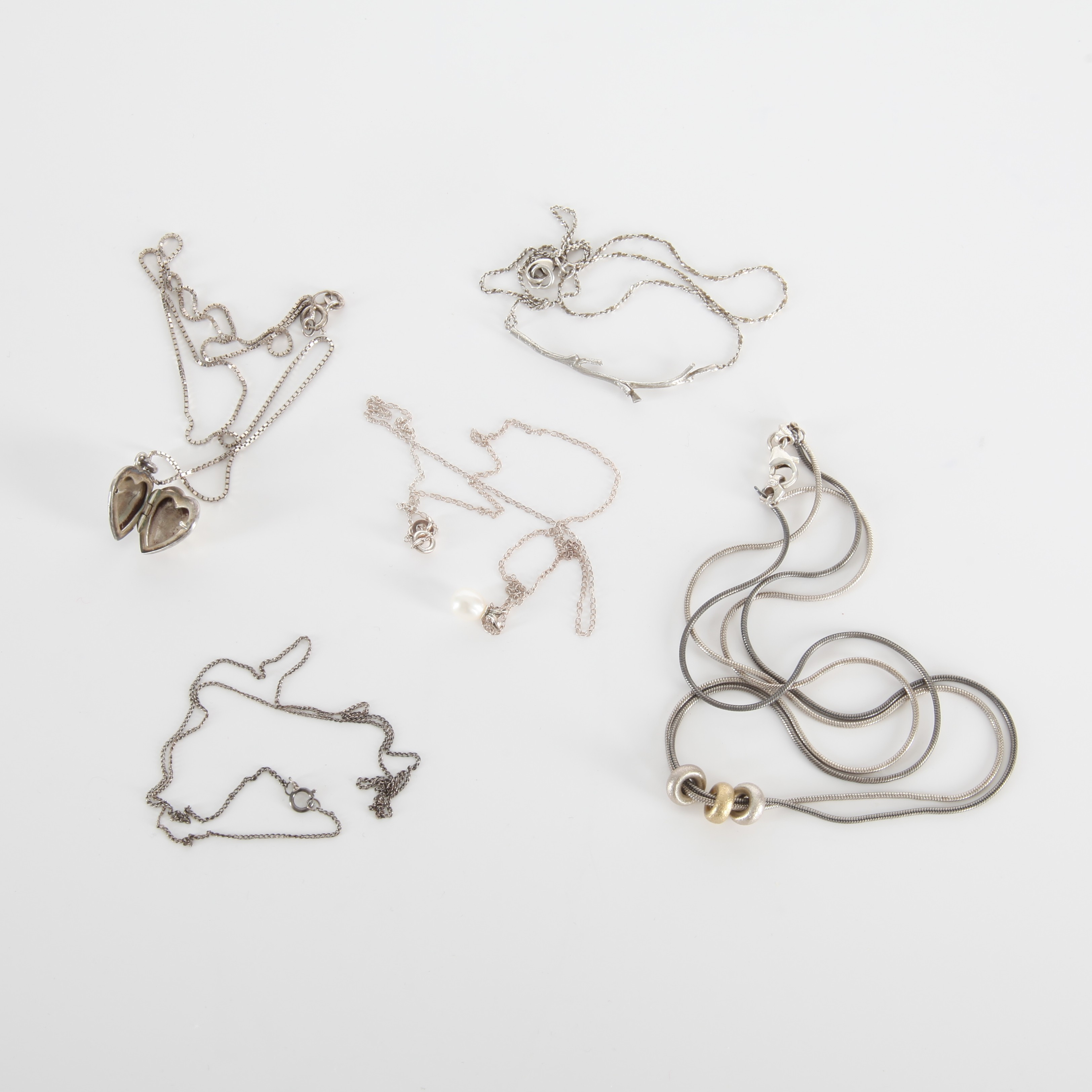 SILVERHALSBAND 5 st, samt 3 st hängen.