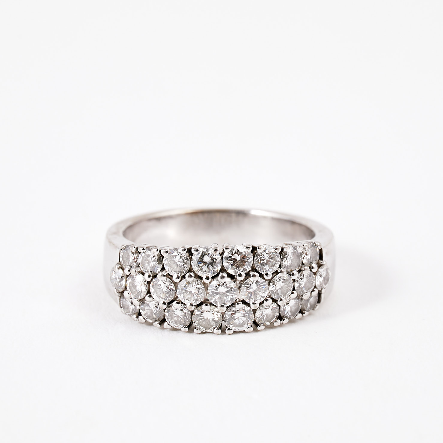 RING, 18 k vitguld, 25 briljantslipade diamanter, totalt ca 1,44 ct enligt gravyr.