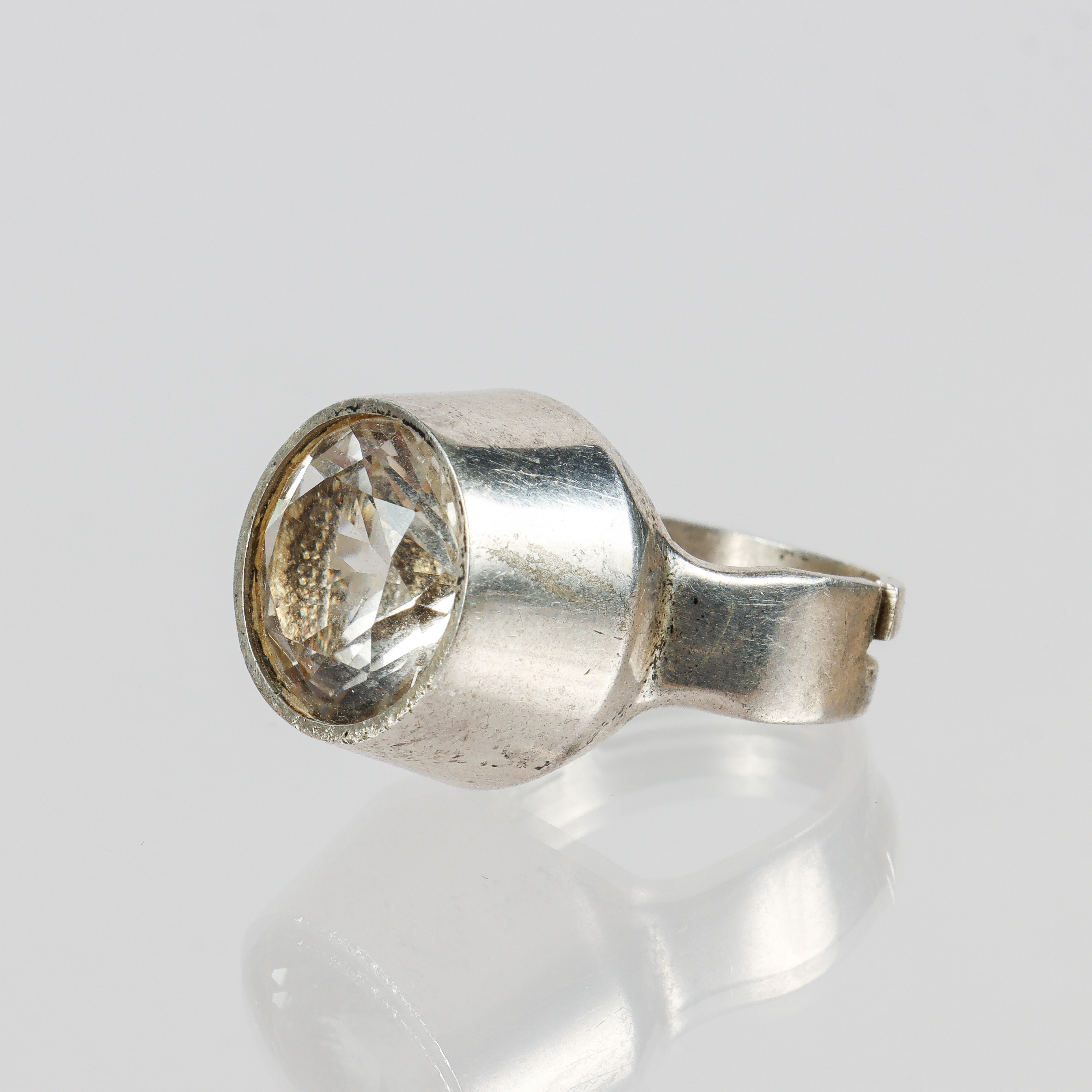 RING, silver med facettslipad bergkristall, Danmark.