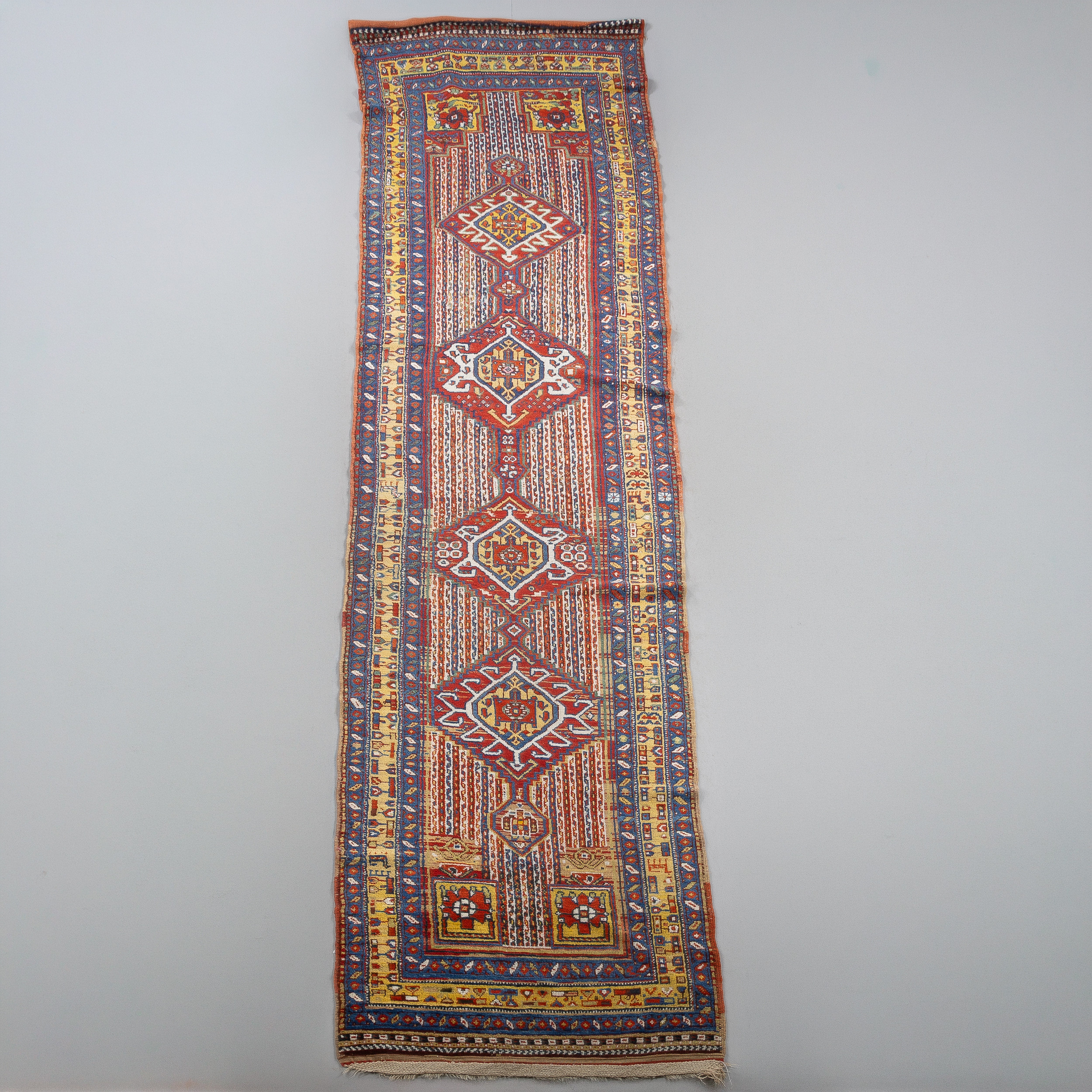 MATTA, gallerimodell, persisk, ca 440 x 105 cm.