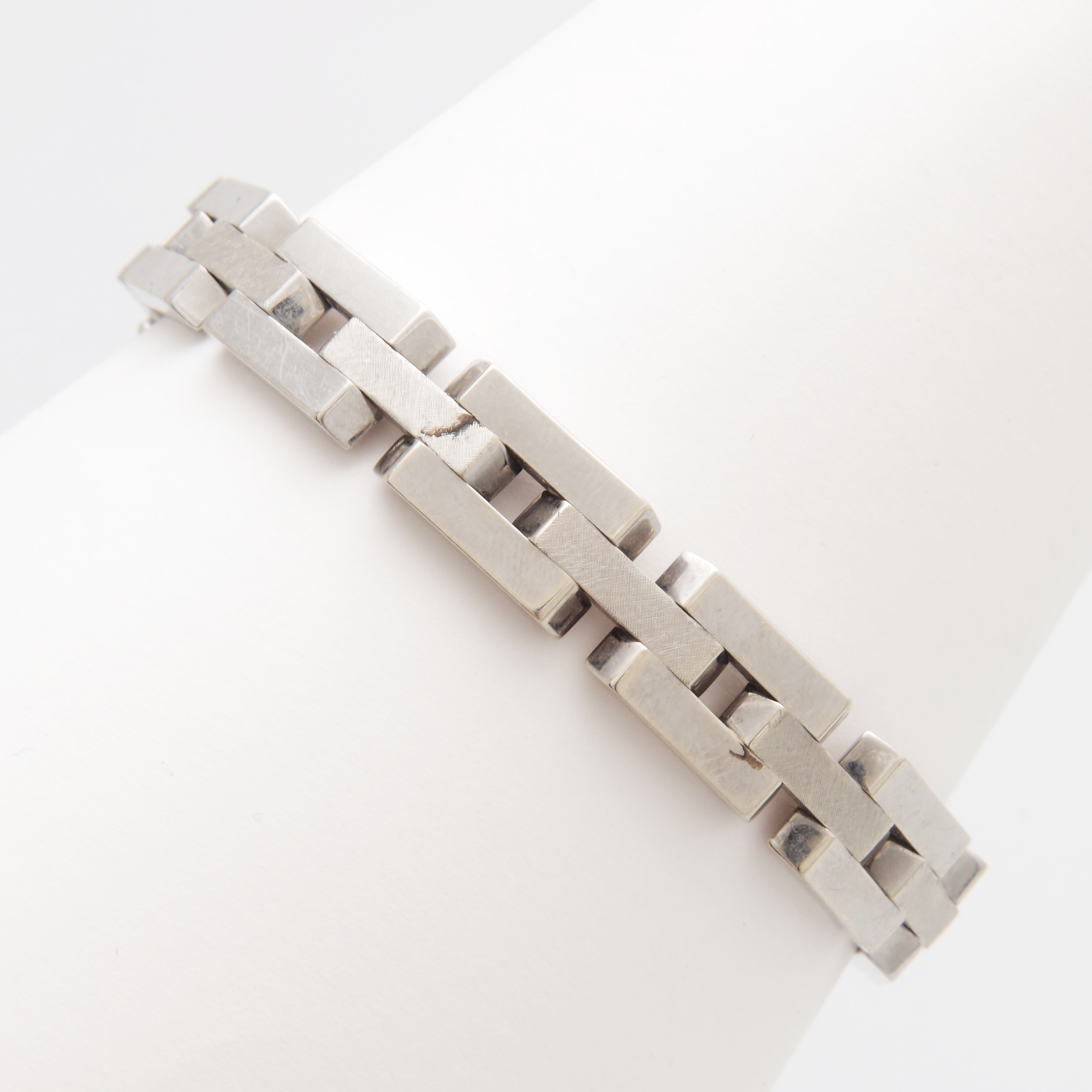 ARMBAND, vitguld 14K, SKR, vikt 20,02 gram.