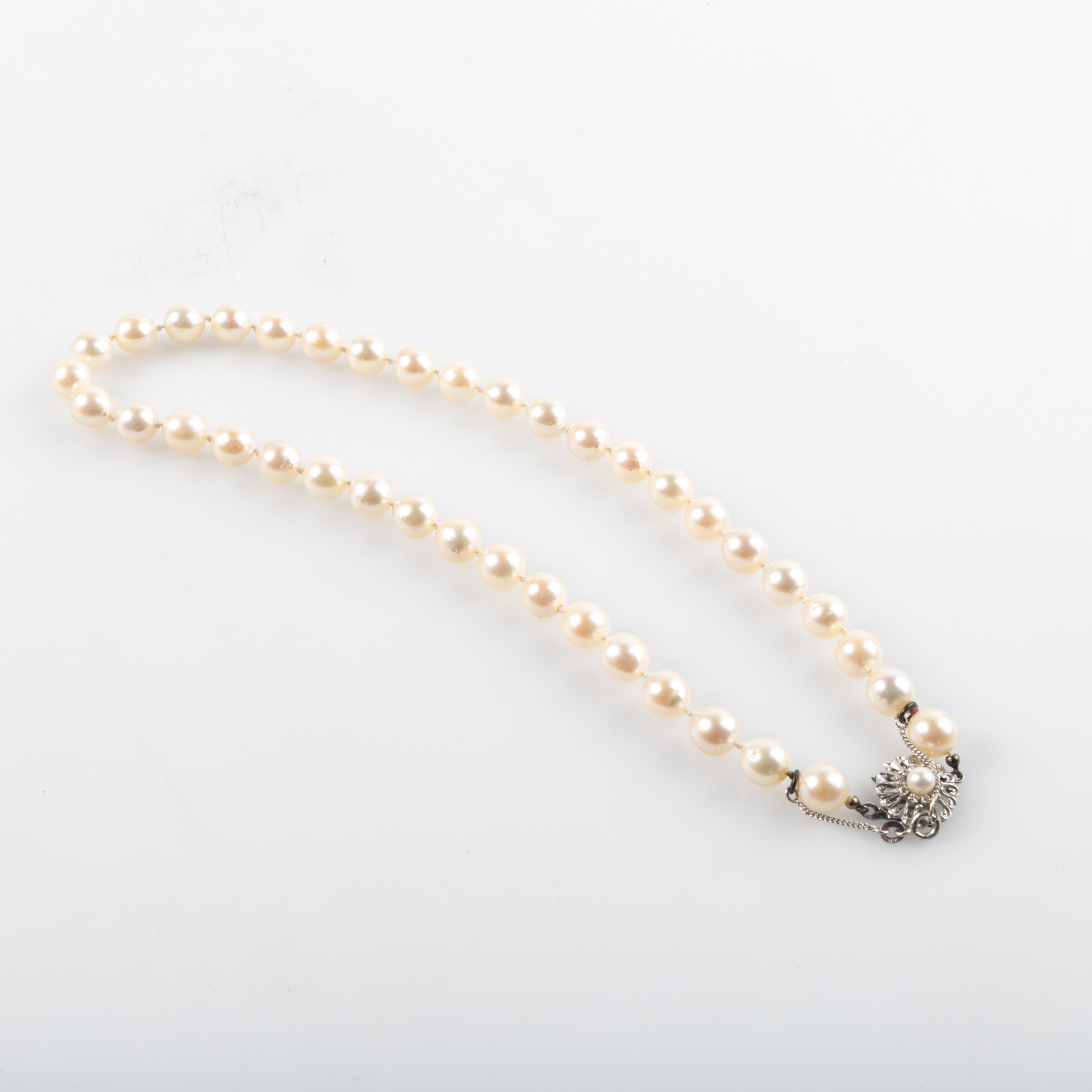 PÄRLCOLLIER, lås i 18K vitguld.