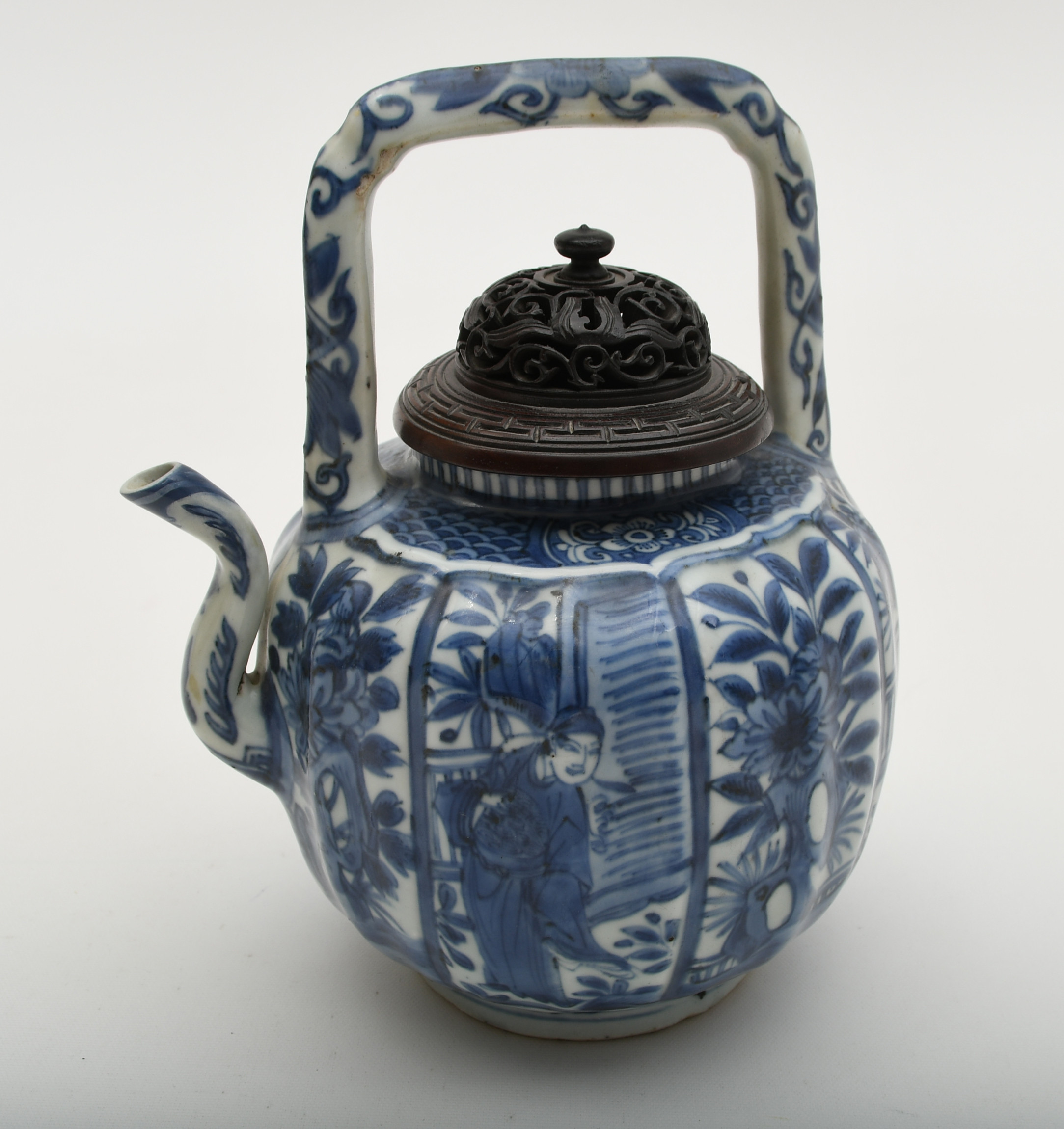 KINA. Vinkanna. Porslin. Ming "Kraak" dekor.