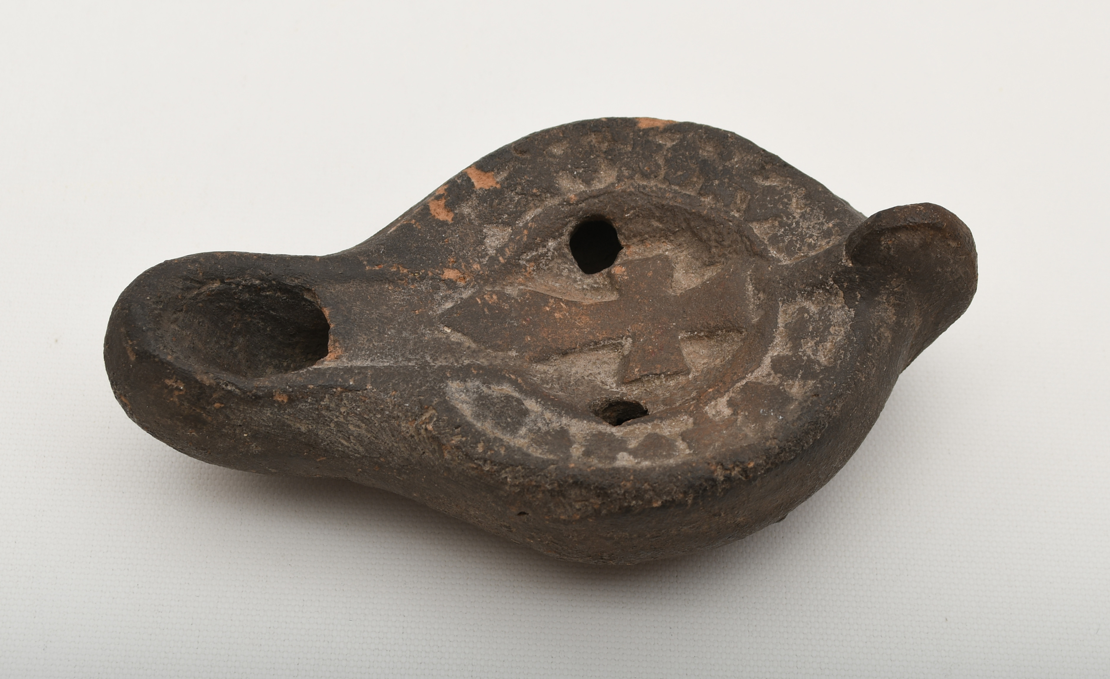 OLJELAMPA, lergods, Romarriket eller antikens Grekland, ca 200 f.Kr.–400 e.Kr.