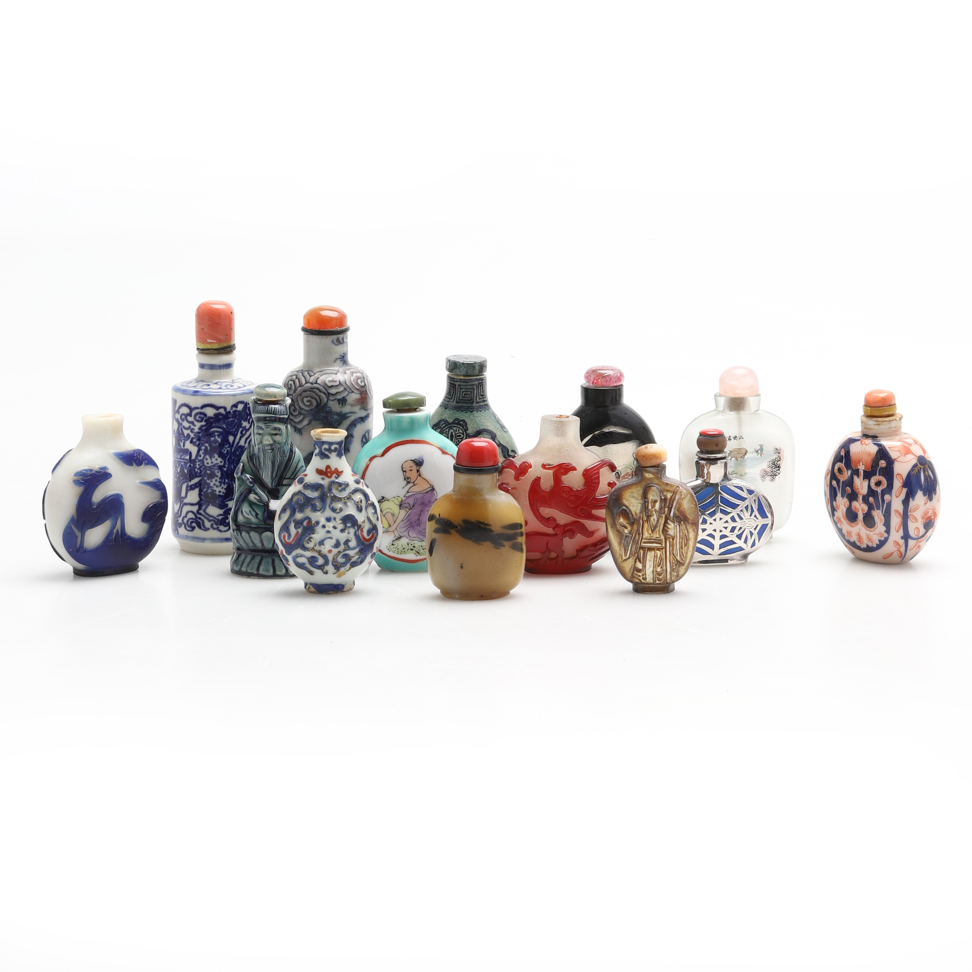 SNUSFLASKOR, 14 st, mestadels insidesmålat glas, pekingglas samt porslin, Kina, 1800 och 1900-tal.