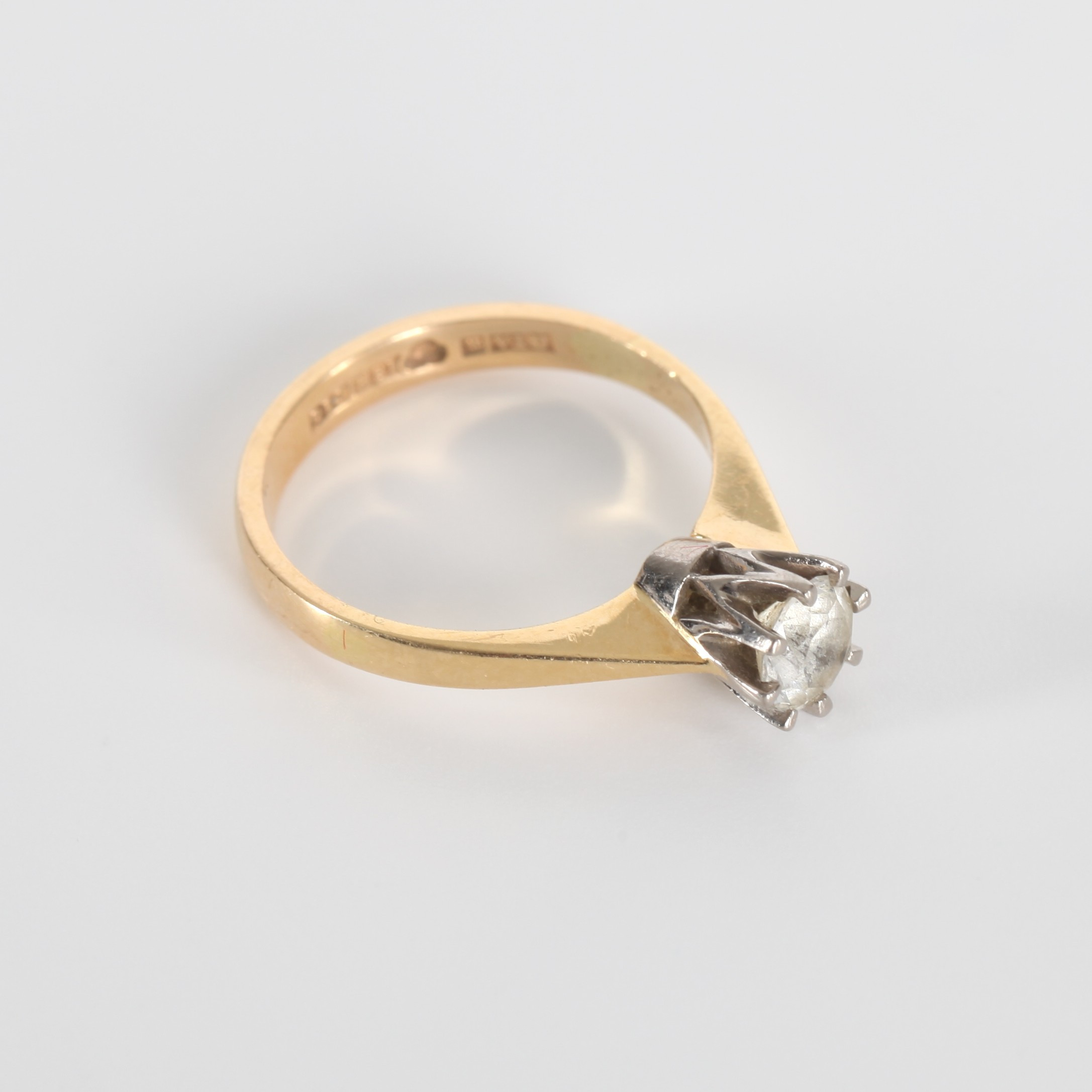RING MED VIT STEN, 18K guld, 1977.