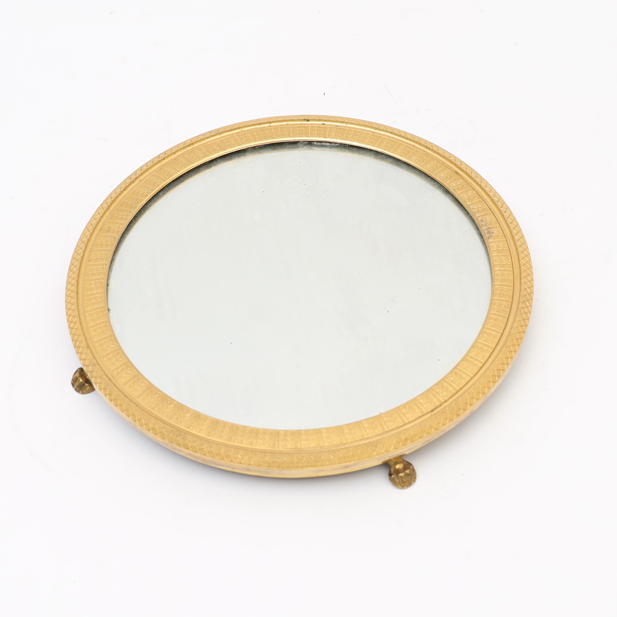 BORDSPLATEAU, Empirestil, 1800-tal, förgylld brons med rikt reliefdekor och infällt spegelglas.