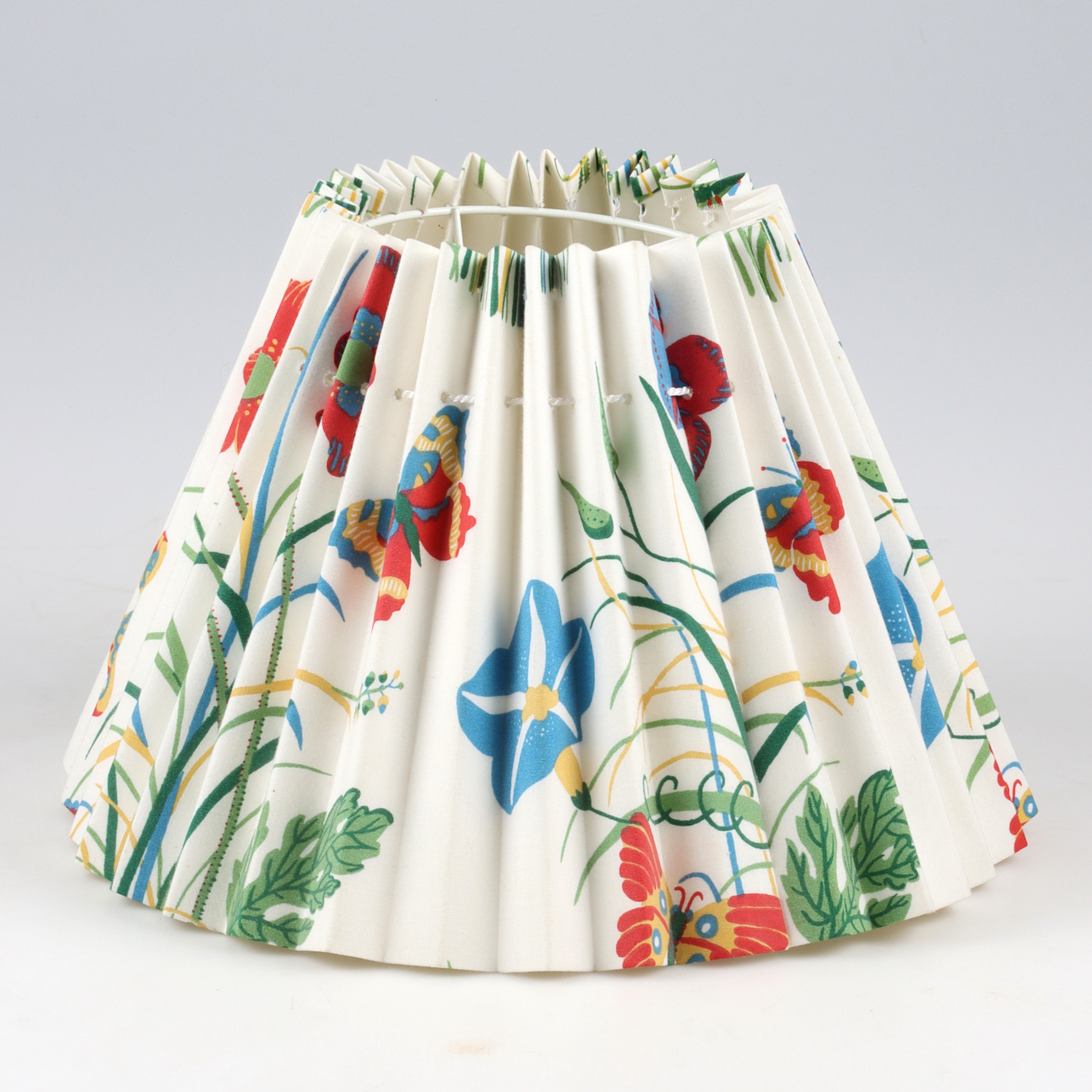 LAMPSKÄRM, med textil "Fjärilar, blommor och gräs", Josef Frank för Firma Svenskt Tenn.