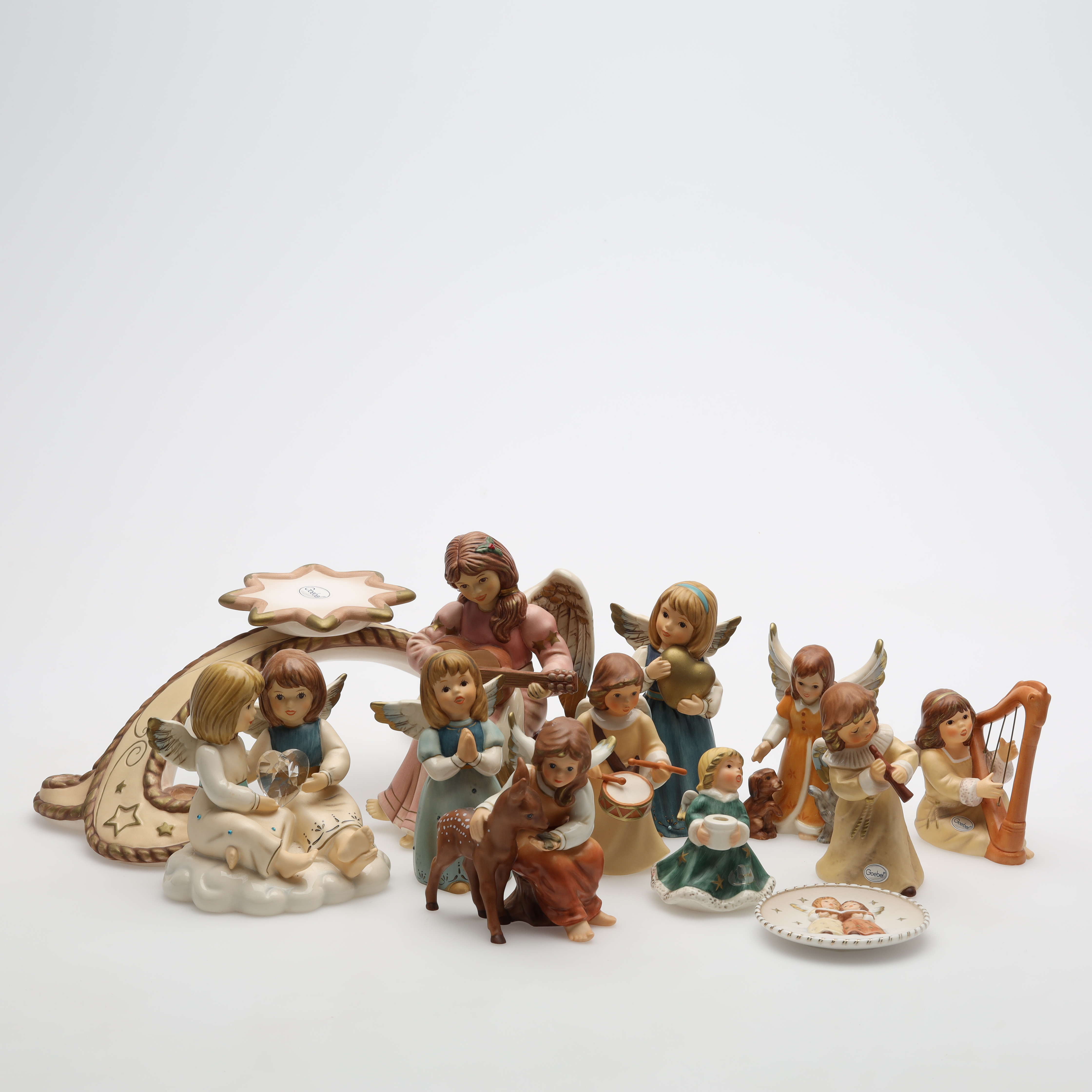 FIGURINER samt LJUSSTAKE, porslin, 11 st, Goebel.