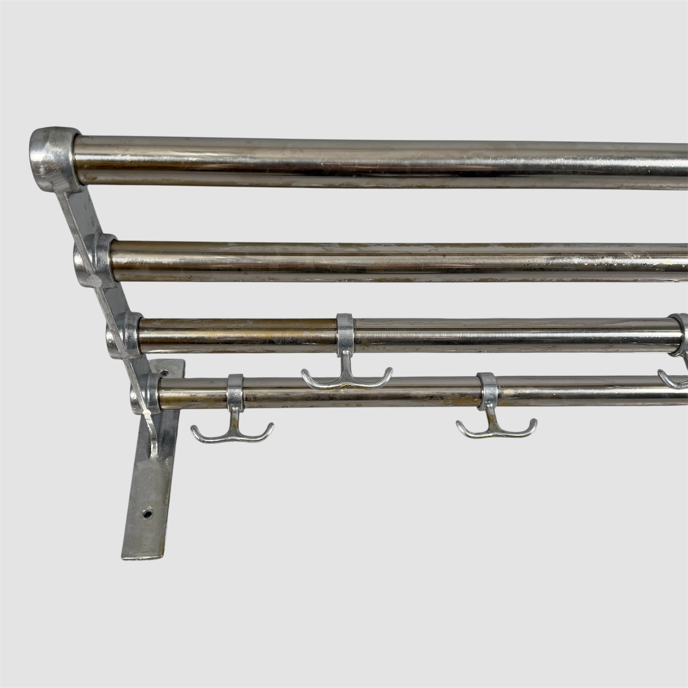 GUNNAR BOLIN (1919-2010). Hatthylla, "Nostalgi", 1900-talets mitt, funktionalism, aluminium/stål, formgiven 1937.