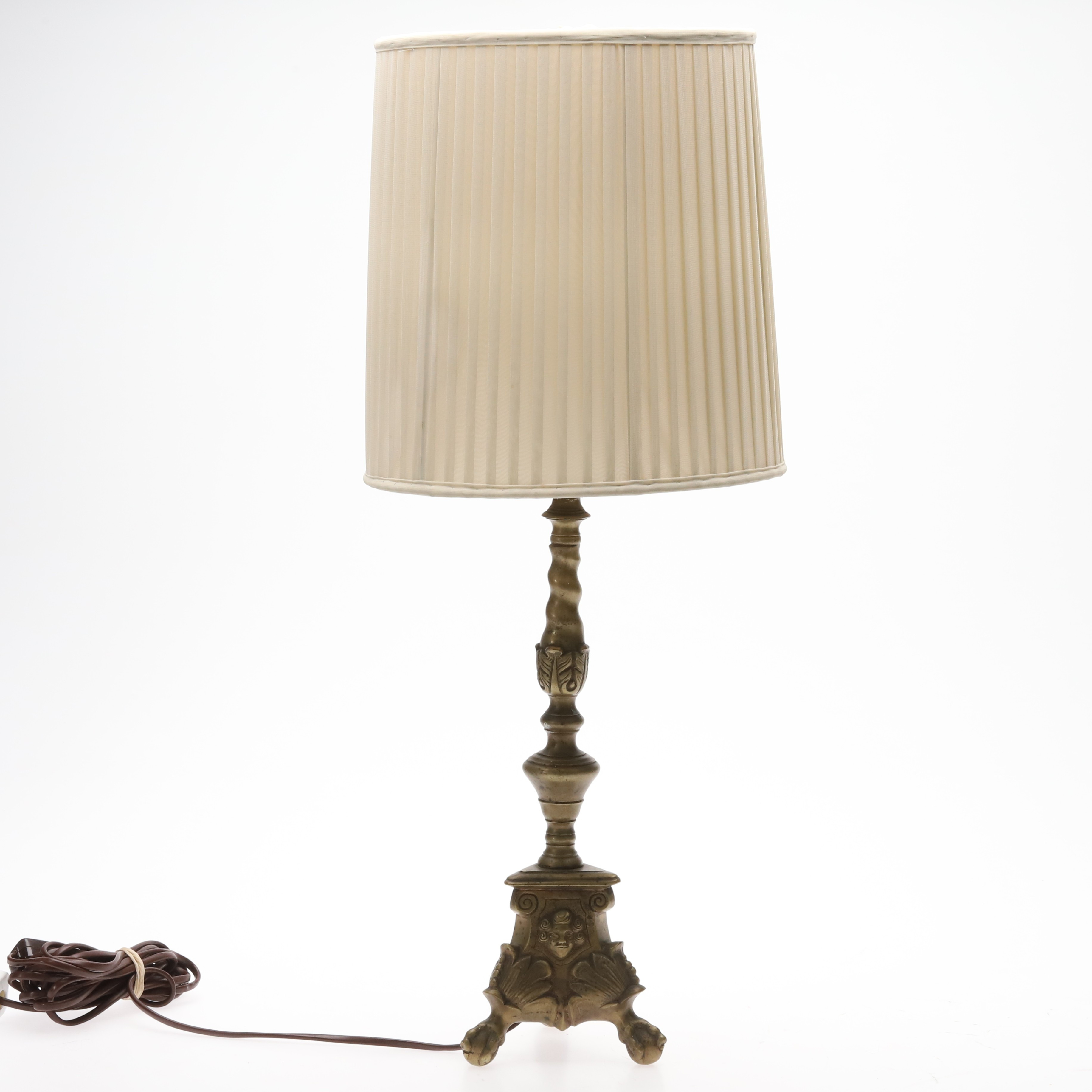 BORDSLAMPA. Mässings stomme med tygskärm, 1900-tal.