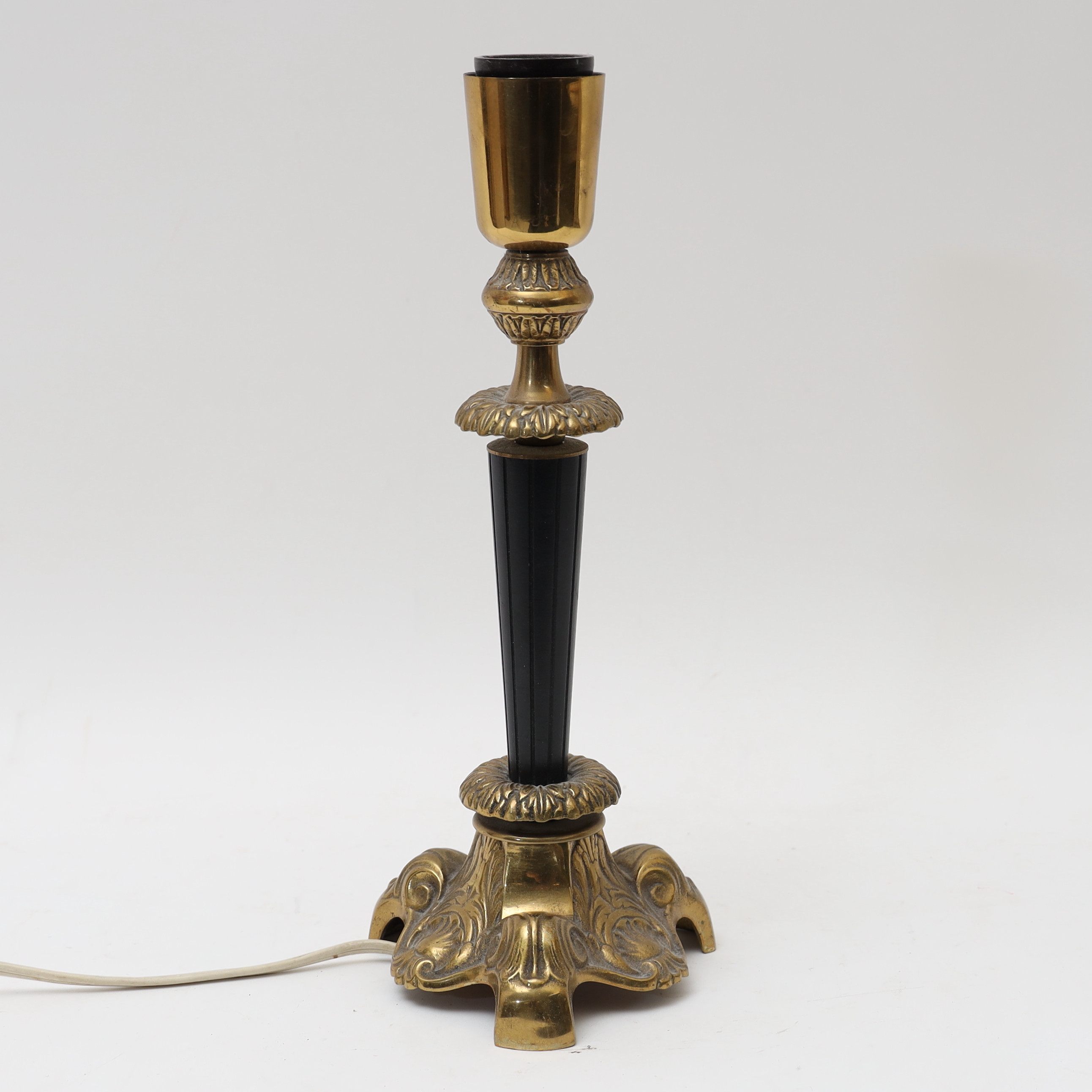 BORDSLAMPA, swedish modern, 1940-tal, mässing och svartlackat trä, stämplad.
