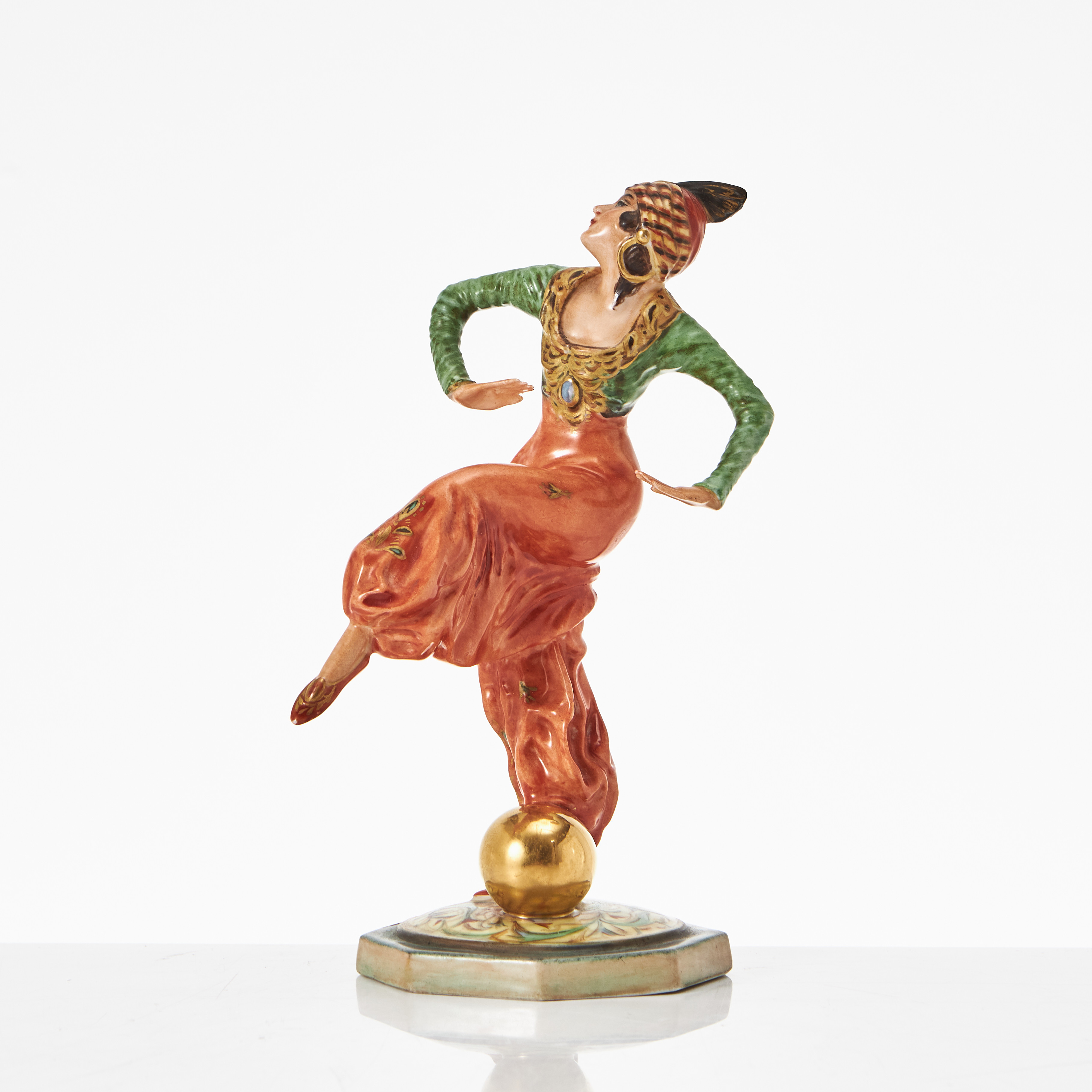 FIGURIN, Hutschenreuther, dansare, daterad 1927.