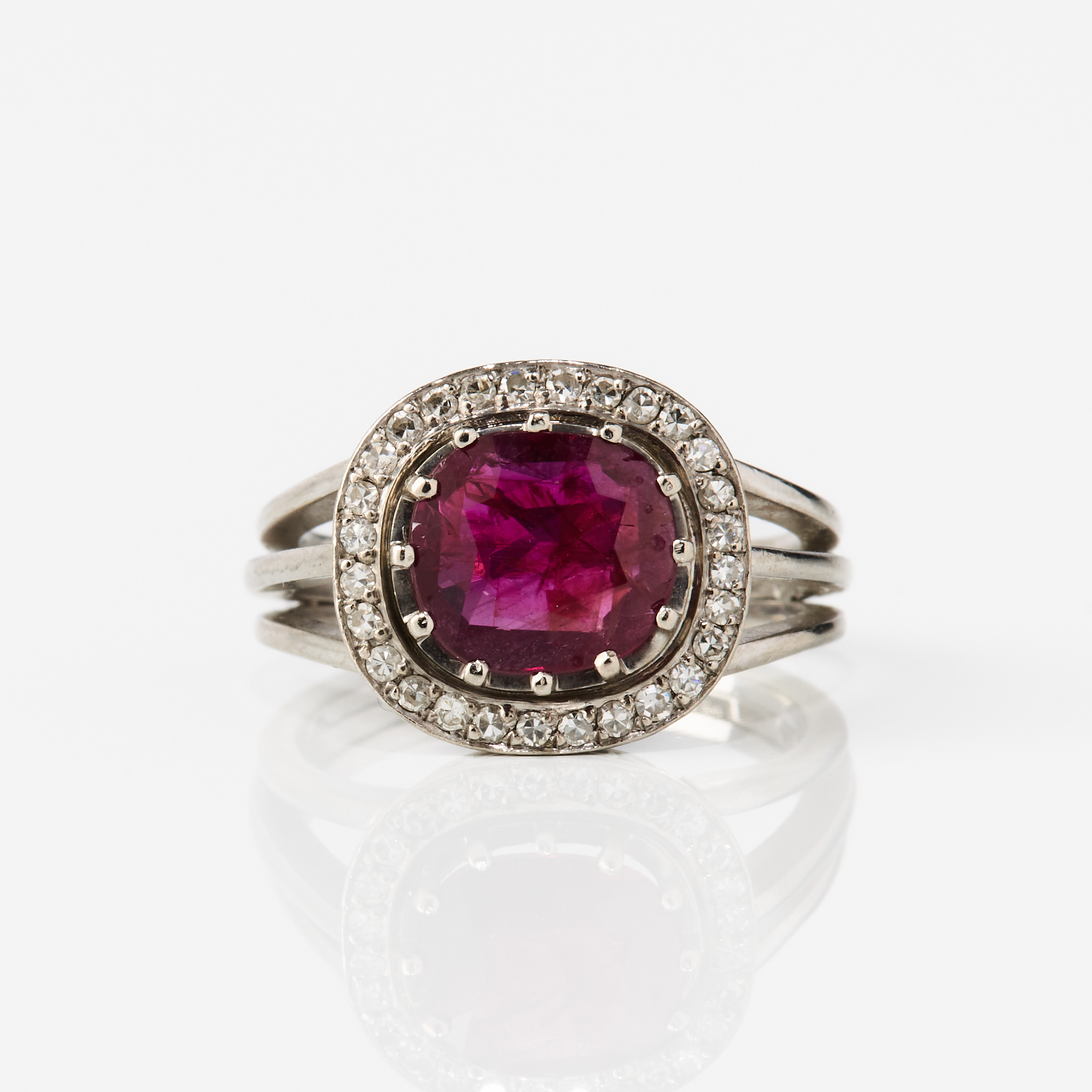 HUGO STRÖMDAHL. Ring, 18K vitguld med en rubin och diamanter, Stockholm 1958.