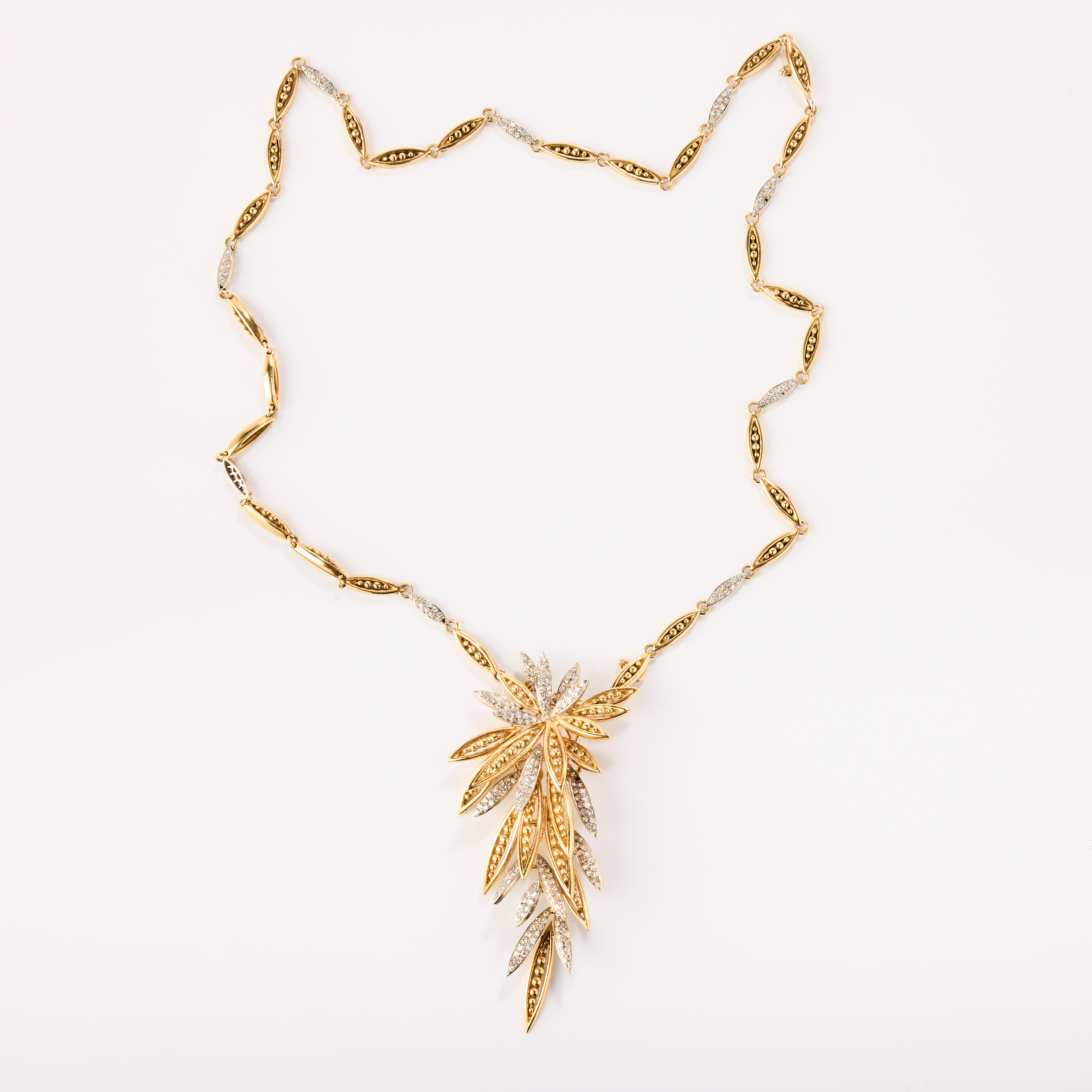 FASANO. Collier, 18K tvåfärgat guld med diamanter, Italien.