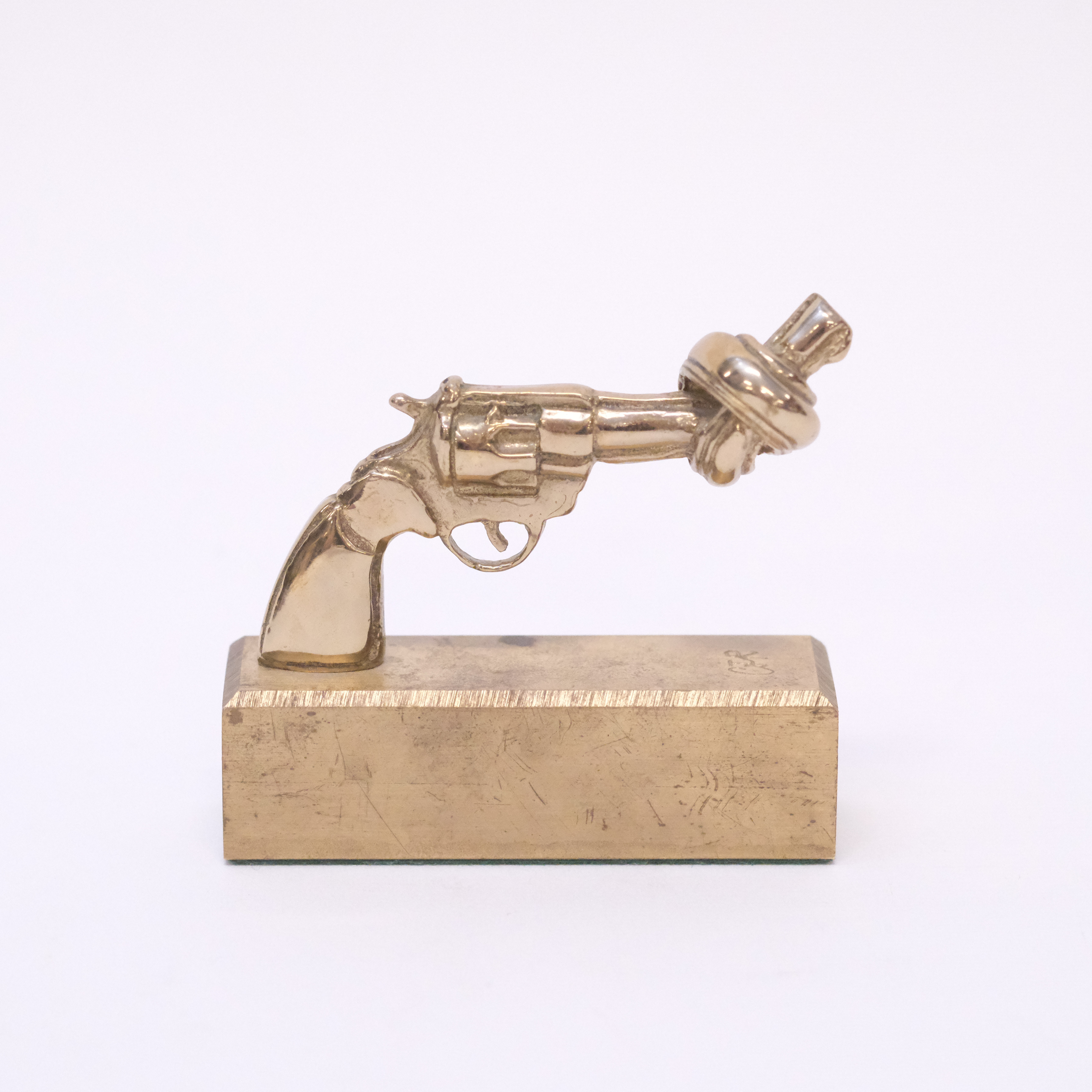 CARL FREDRIK REUTERSWÄRD. SKULTUNA, SKULPTUR "NON VIOLENCE".