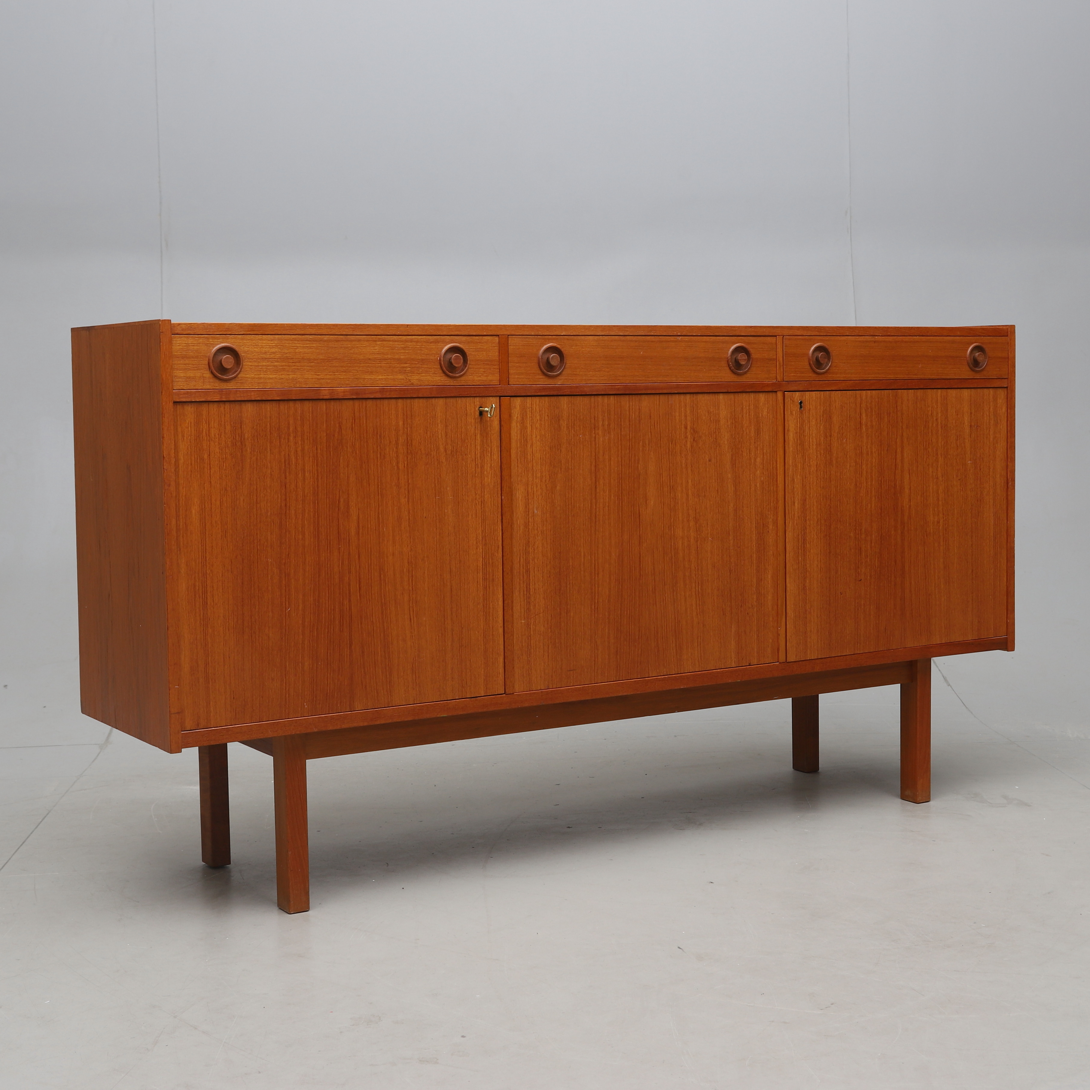 SIDEBOARD, teak, 1900-tal.