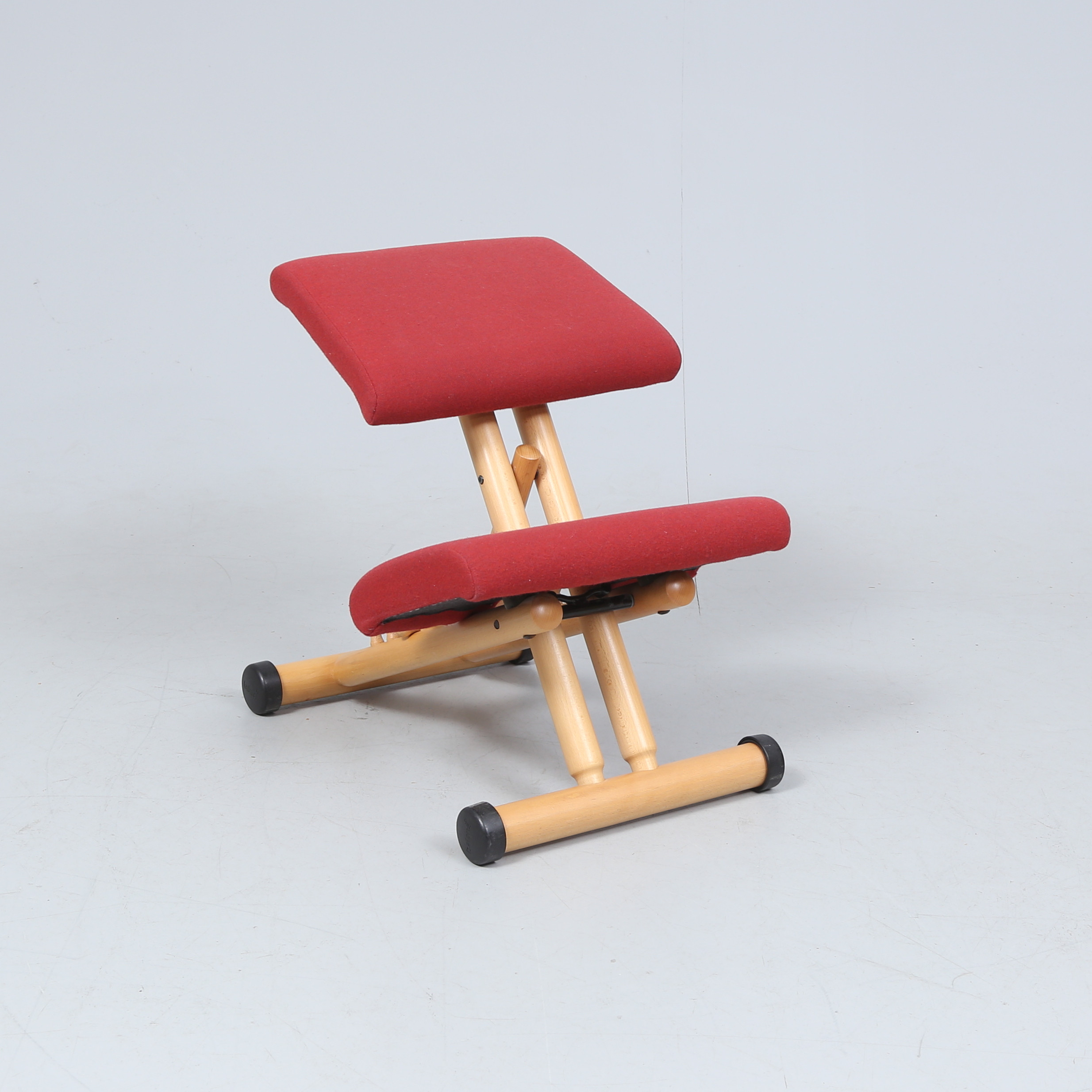 KNÄSTOL, Multi Balans, Varier (Stokke), samtida.