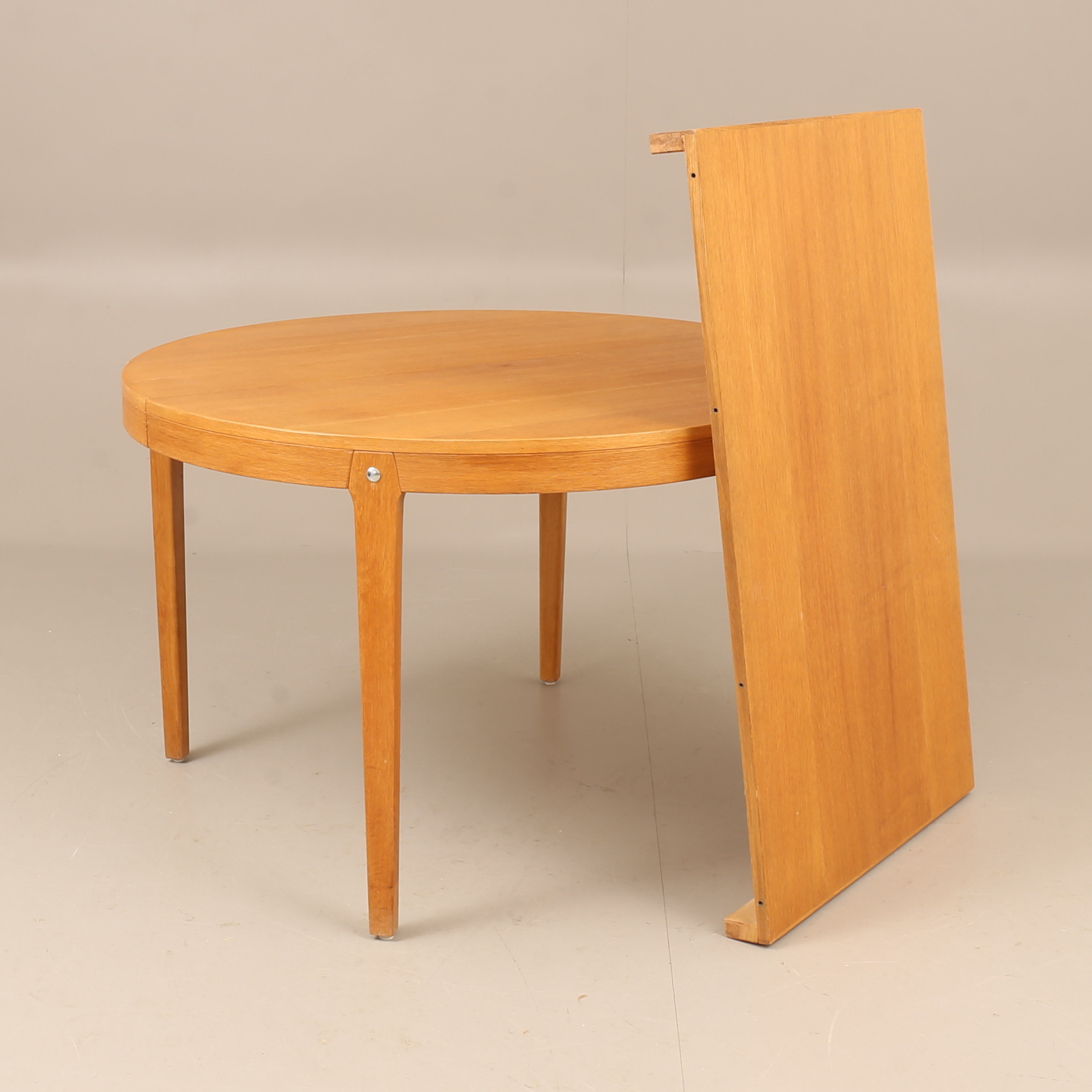 ERIK WÖRTZ. Matbord, ek, Ikea, 1960-tal.