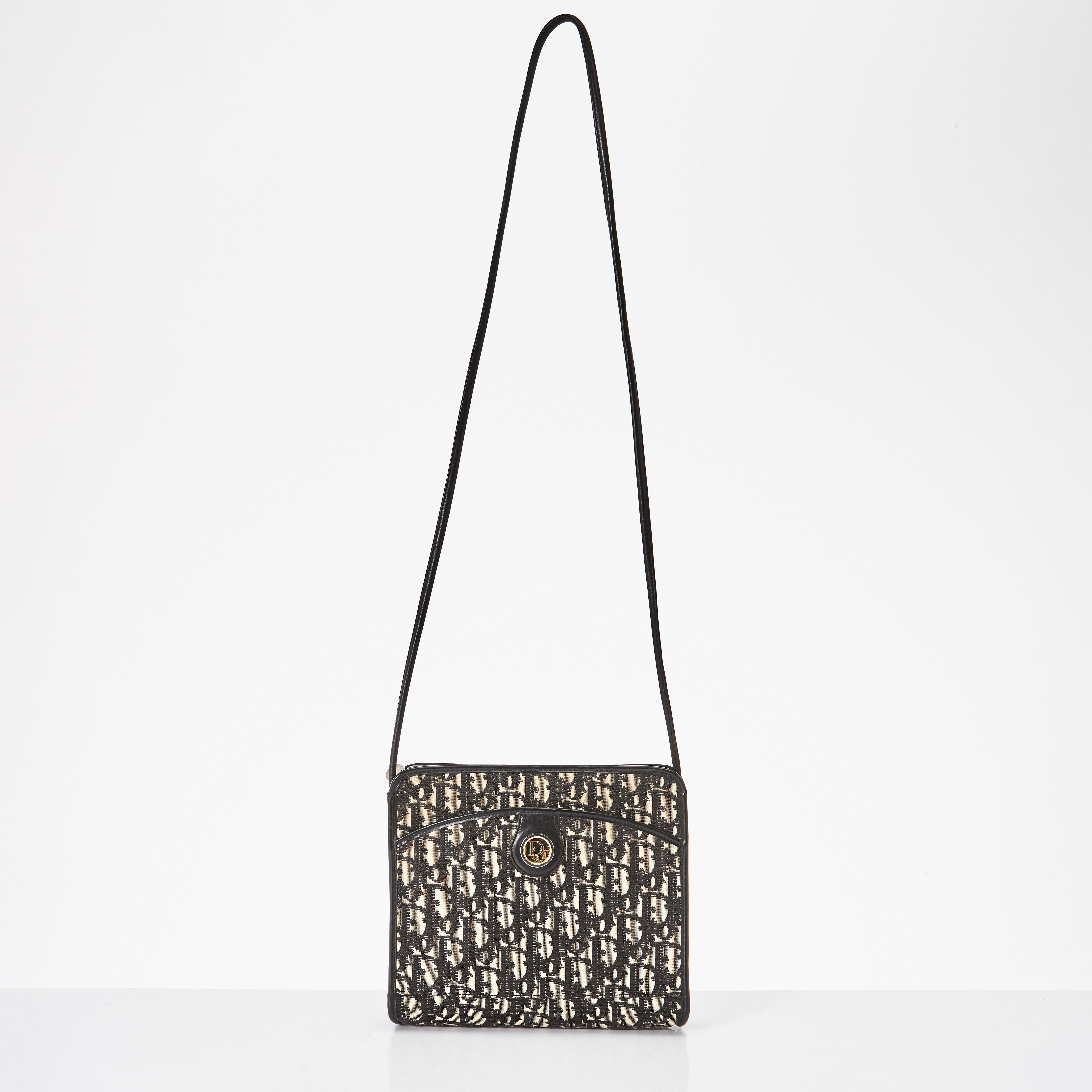 CHRISTIAN DIOR, axelbandsväska, blått monogrammönster i canvas, 1970-tal.