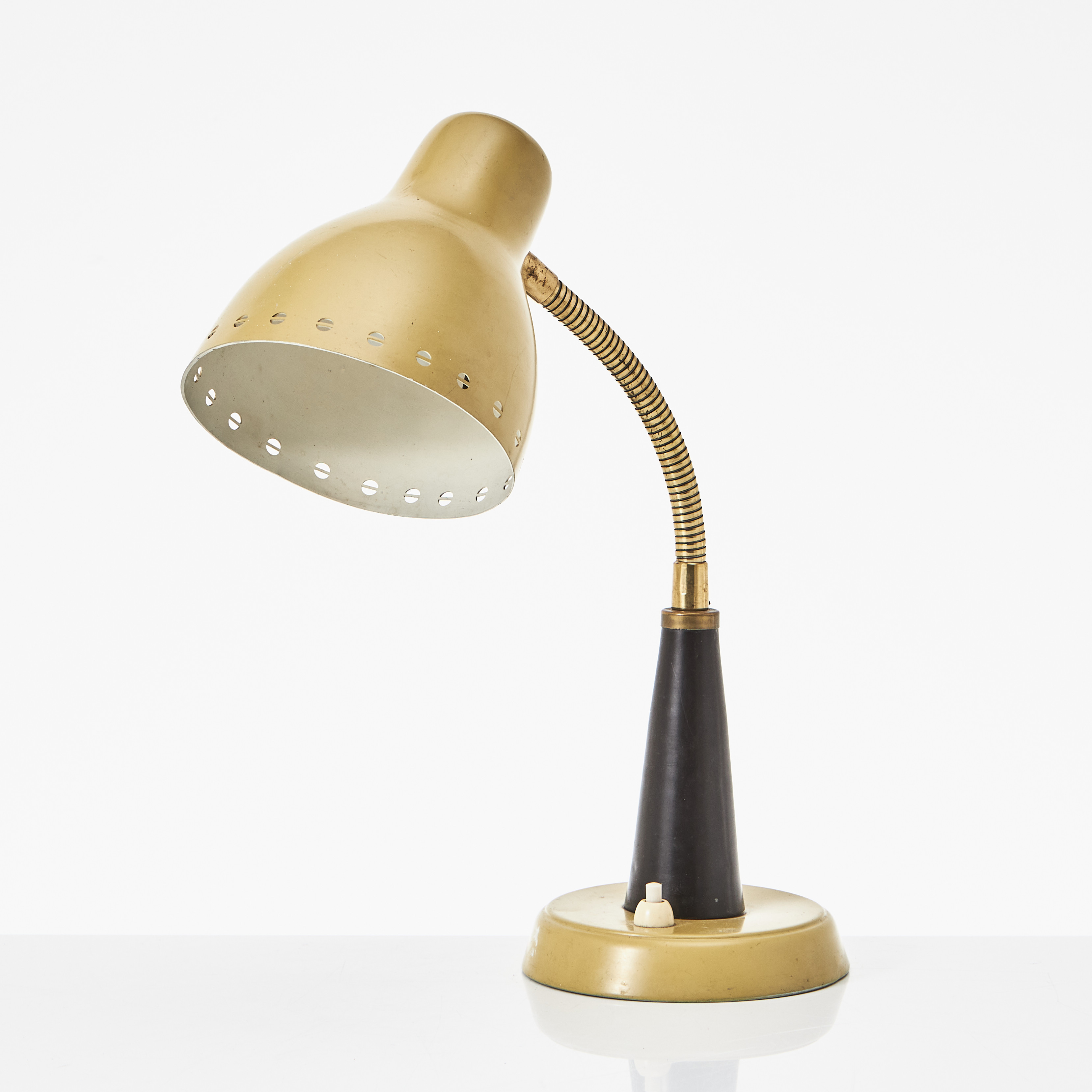 GEMI, bordslampa, mässing och lackerad metall, 1900-talets andra hälft, märkt GEMI.