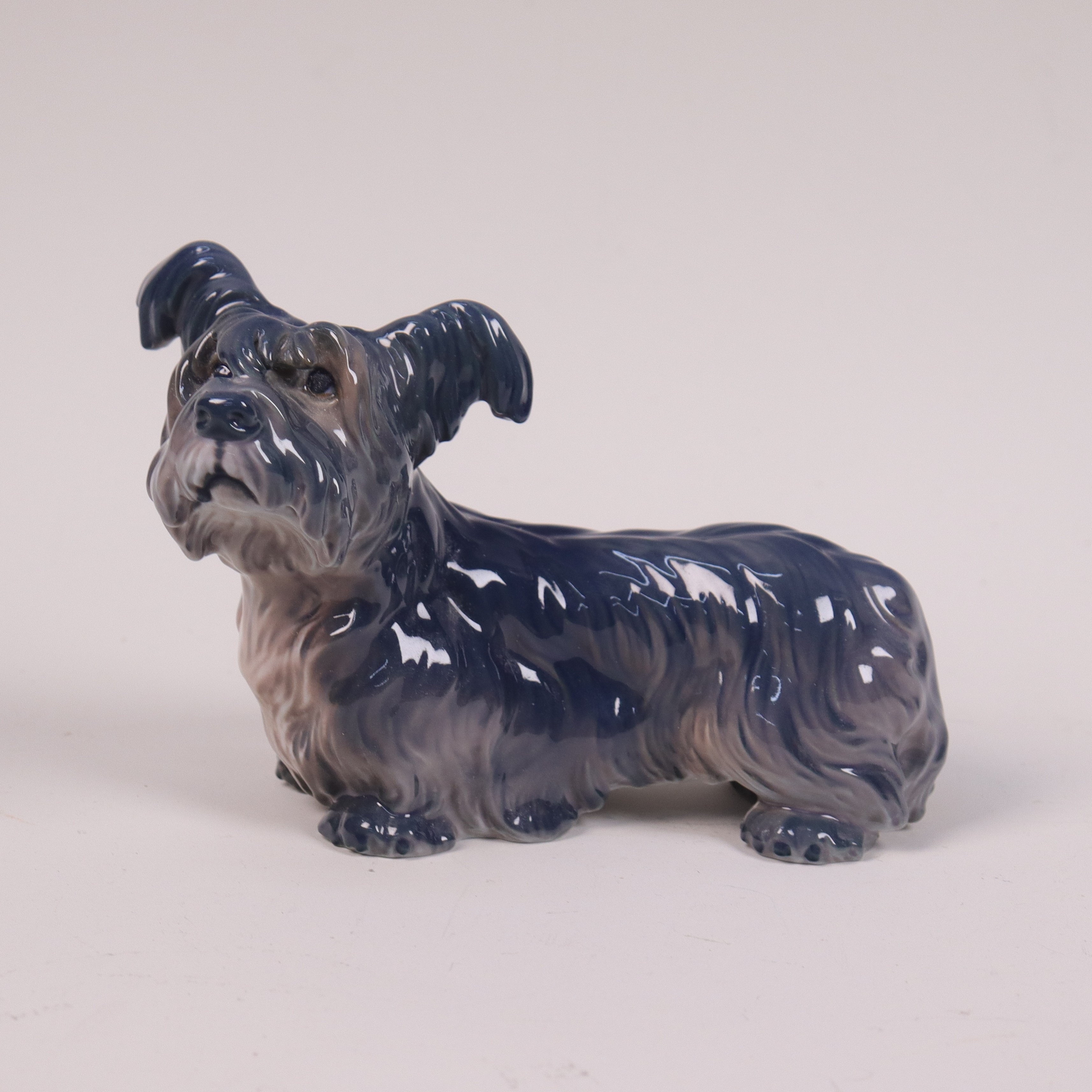 DAHL JENSEN. figurin #1102, Terrier.