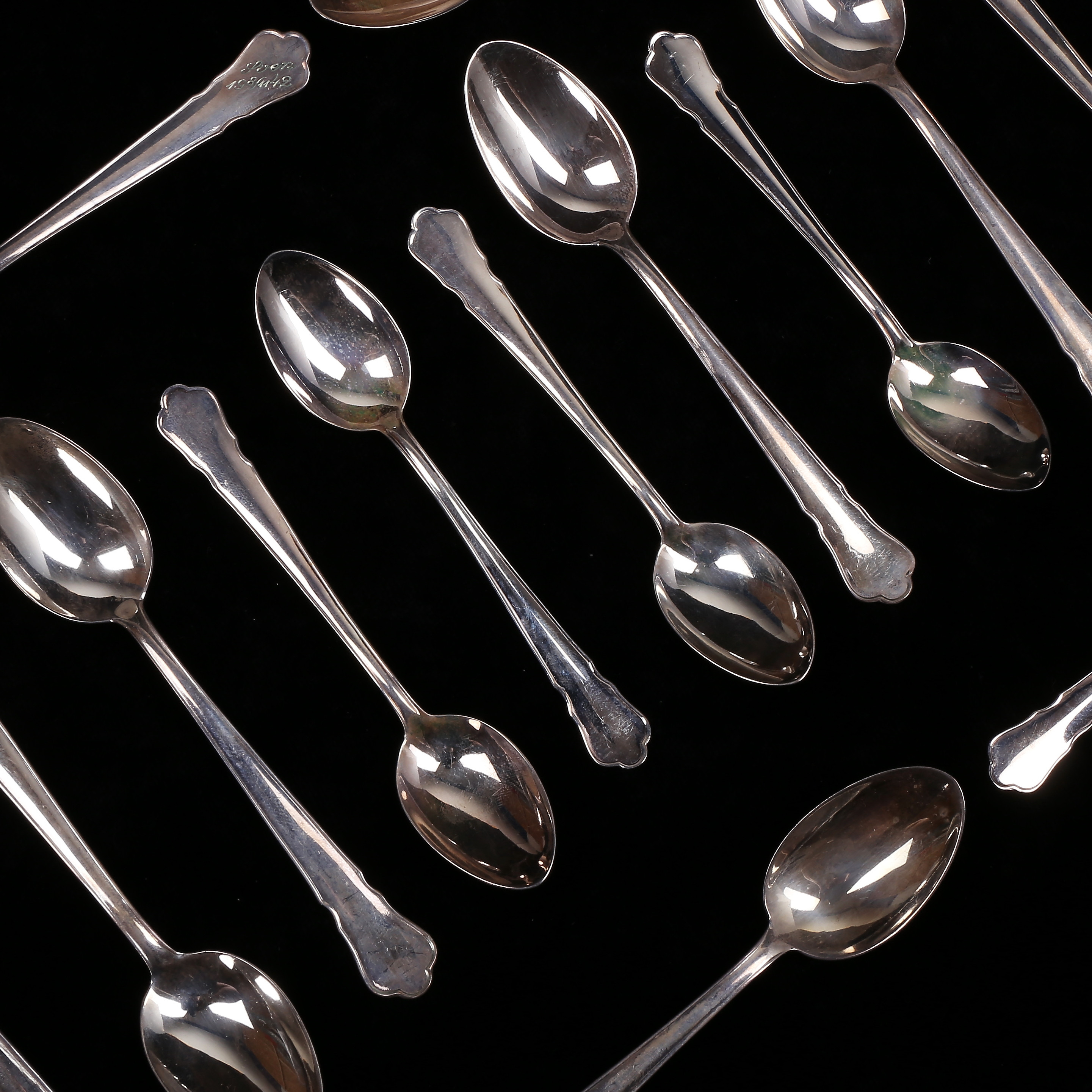 KAFFE- och MOCCASKEDAR, 12+6 st, silver, "Chippendale", GAB, Stockholm, 1900-talets mitt, vikt 207 gram.