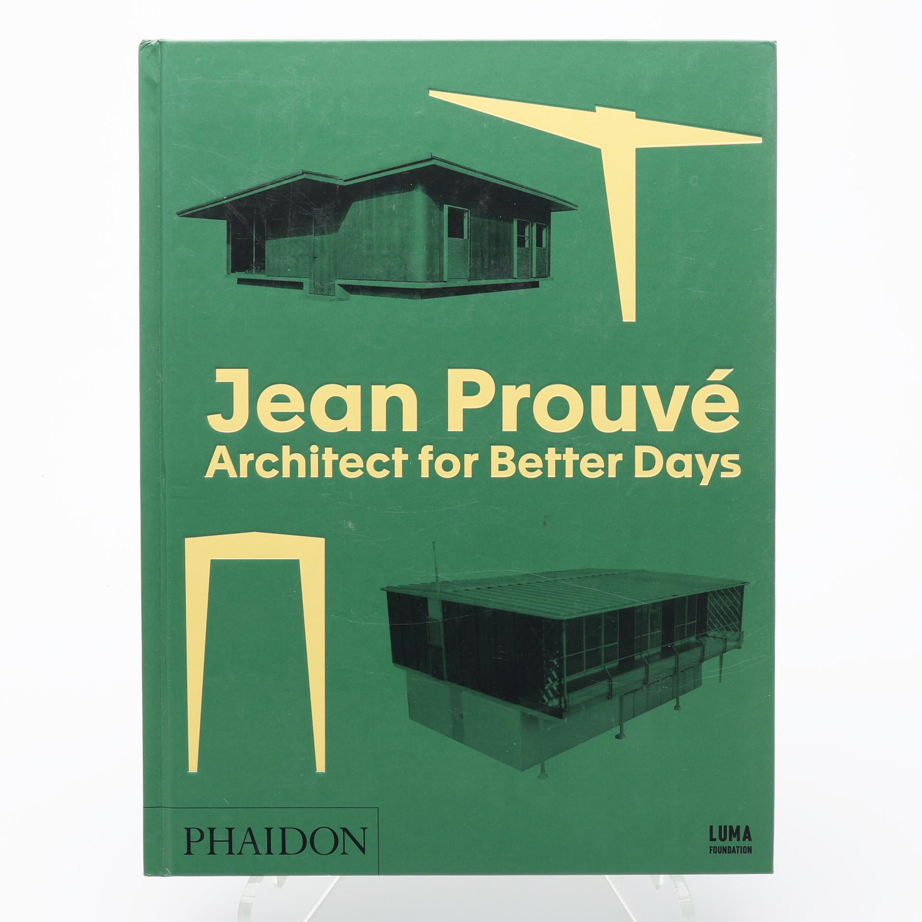 ARKITEKTUR. DEN RIKT ILLUSTRERADE MONOGRAFI9N FRÅN 2017 OM DEN FRANSKE ARKITEKTEN OCH FORMGIVAREN JEAN PROUVÉ (1901-1984).