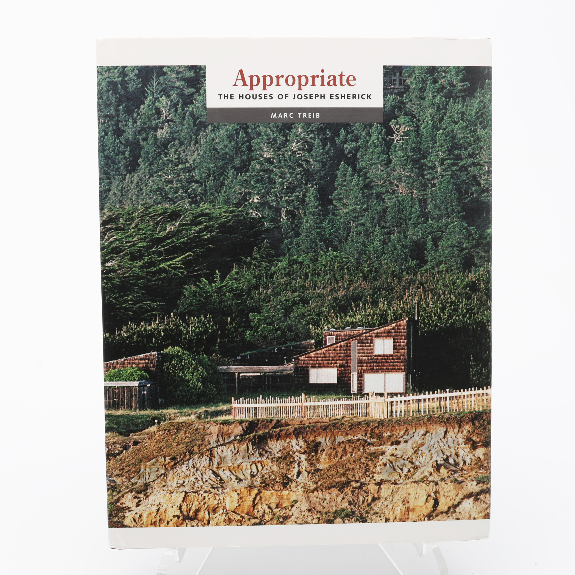 ARKITEKTUR. MARC TREIB'S MONOGRAFI 2008 OM DEN AMERIKANSKE ARKITEKTEN JOSEPH ESHERICK VERKSAM I SAN FRANCISCO.