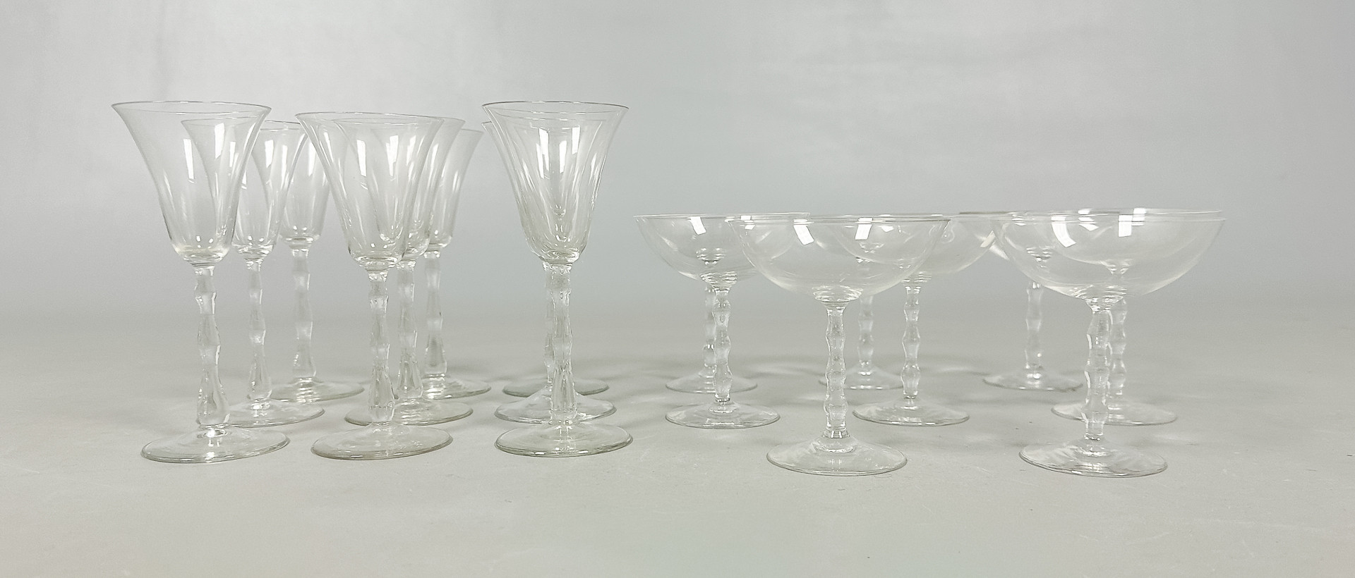 SIMON GATE. GLASSERVIS, 17 delar, "Stork", Sandviks Glasbruk, 1920/30-tal.