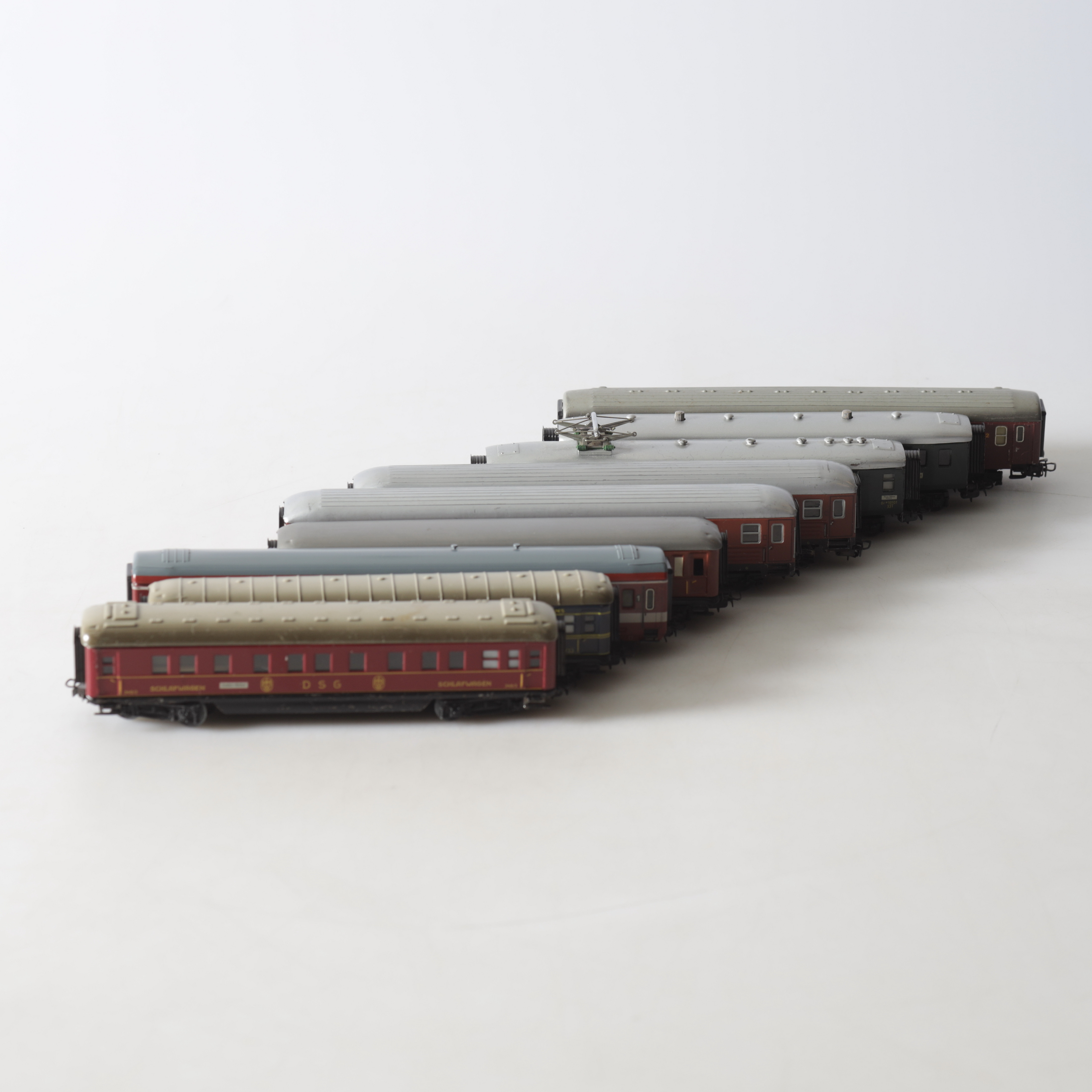 RESTURANG-, SOV- & PERSONVAGNAR, 9 st, bl.a. SJ, H0, Märklin.