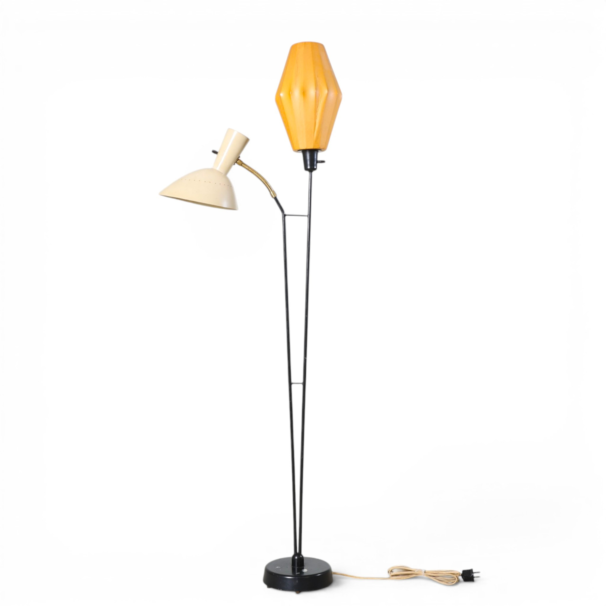 HANS BERGSTRÖM. Golvlampa, Ateljé Lyktan, Åhus 1950-tal, modell 41.