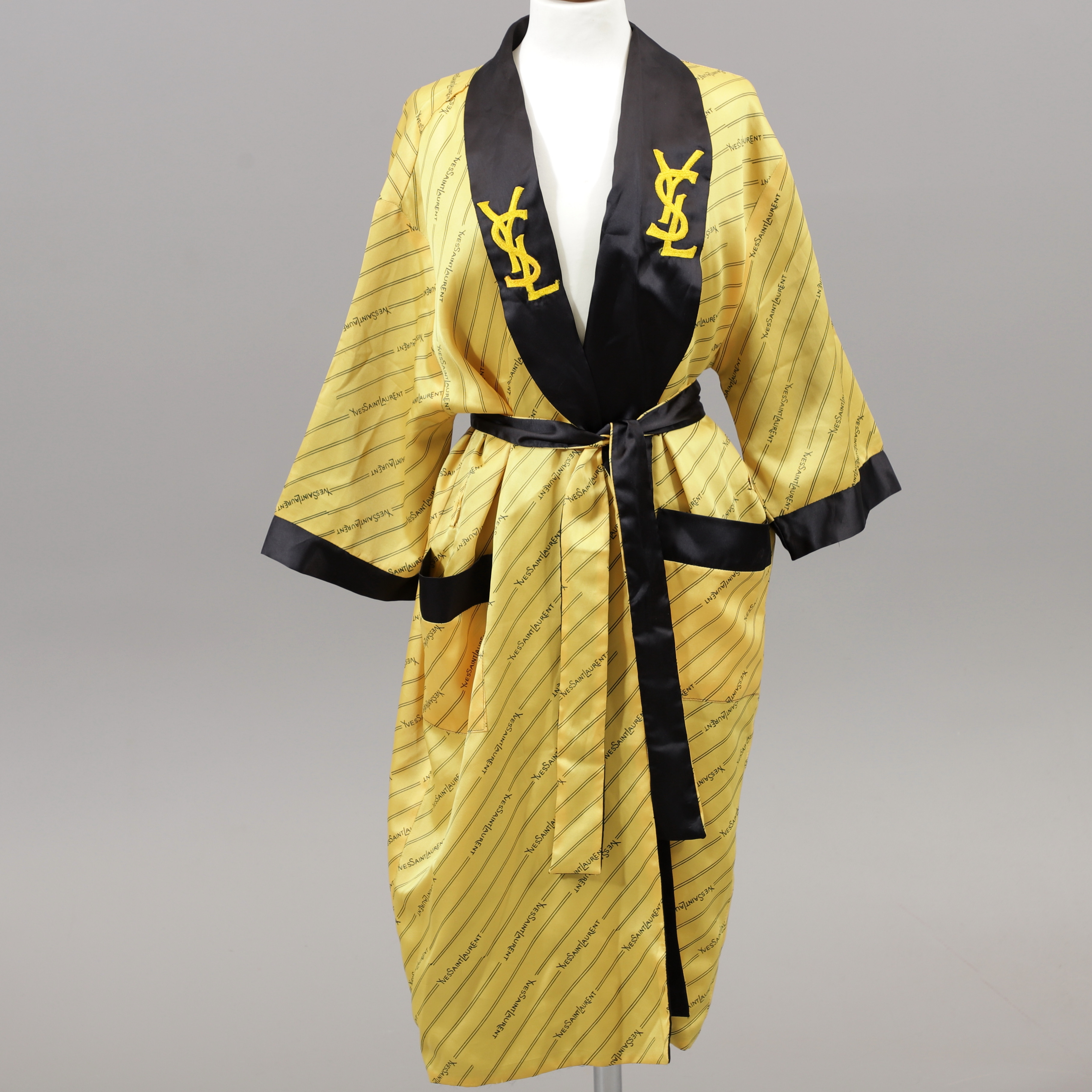 YVES SAINT LAURENT. Morgonrock, 1900-talets andra hälft.