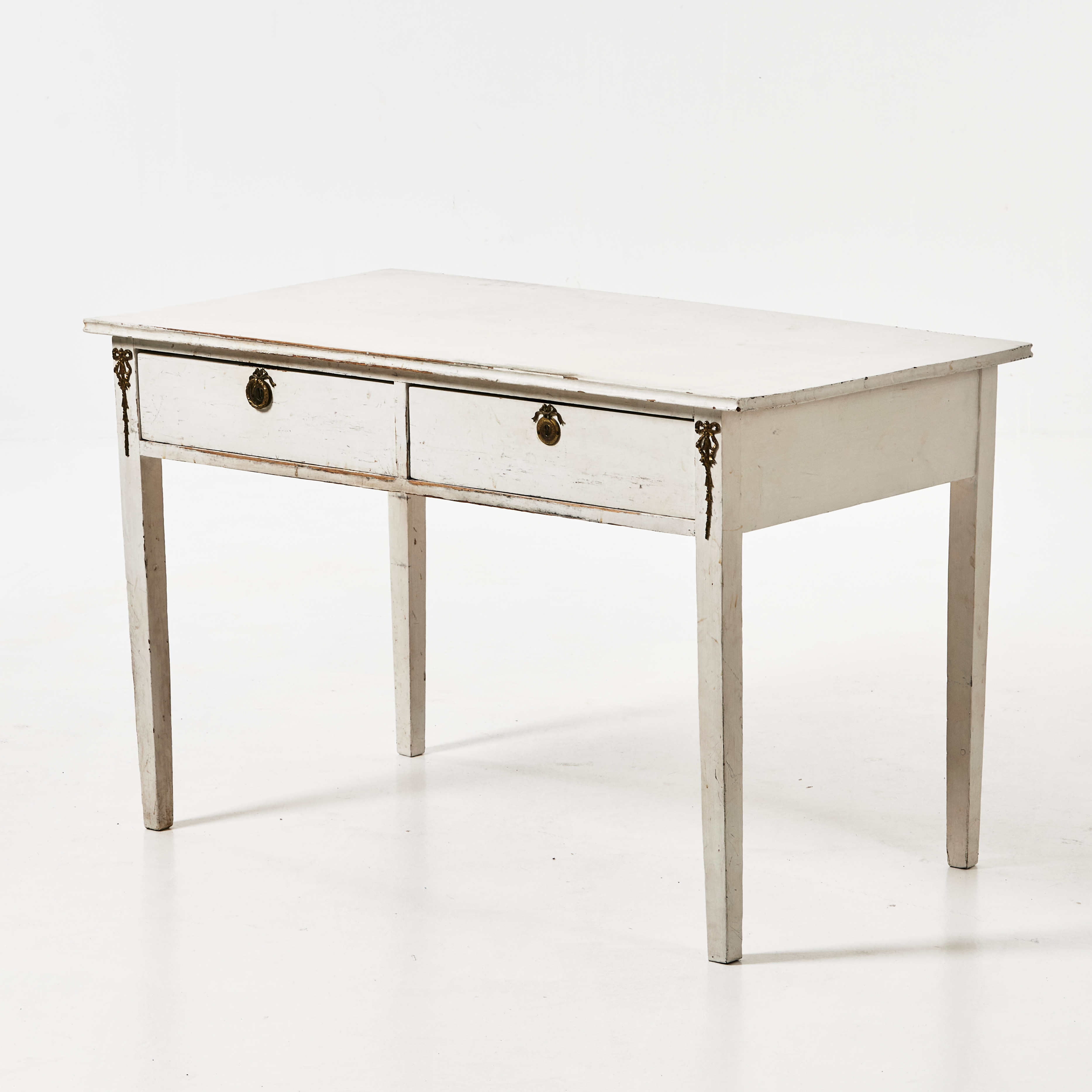 SKRIVBORD, 1800-tal, bemålat, lådor i sarg, bronserade beslag.