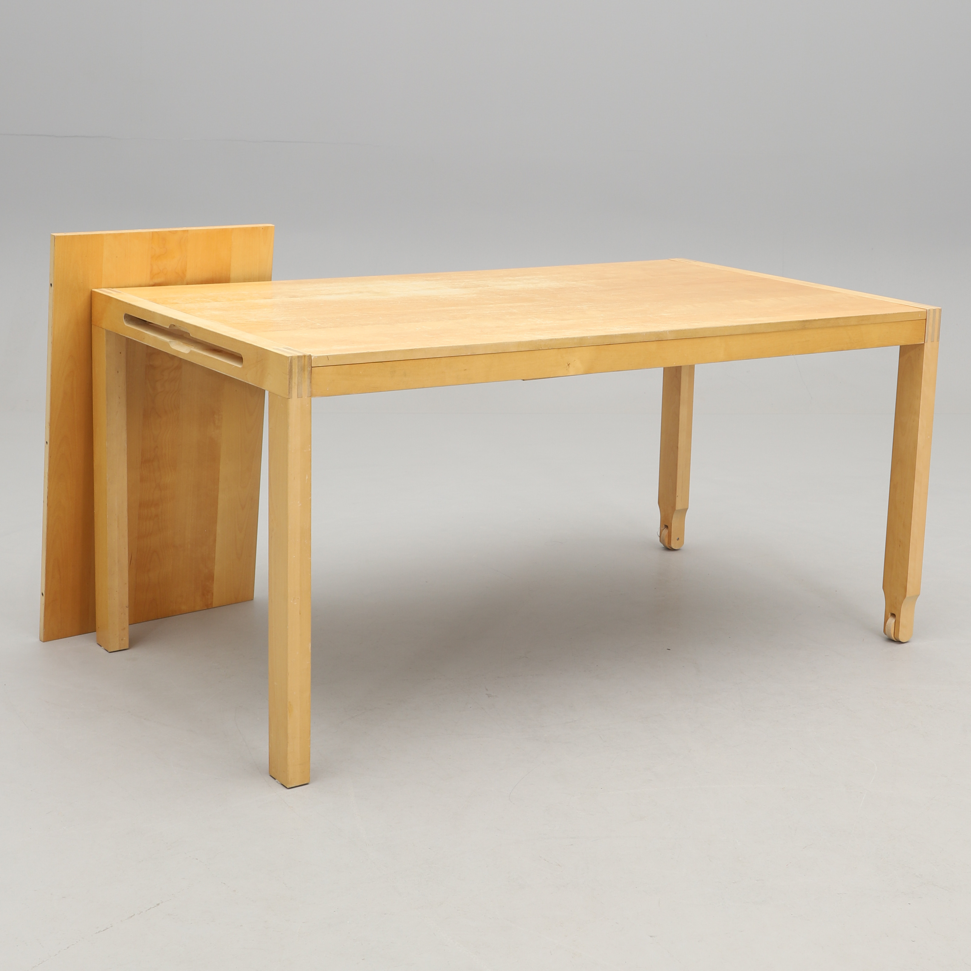 Bord, "Pelto", Designstudio Copenhagen för IKEA, formgivet 1996.