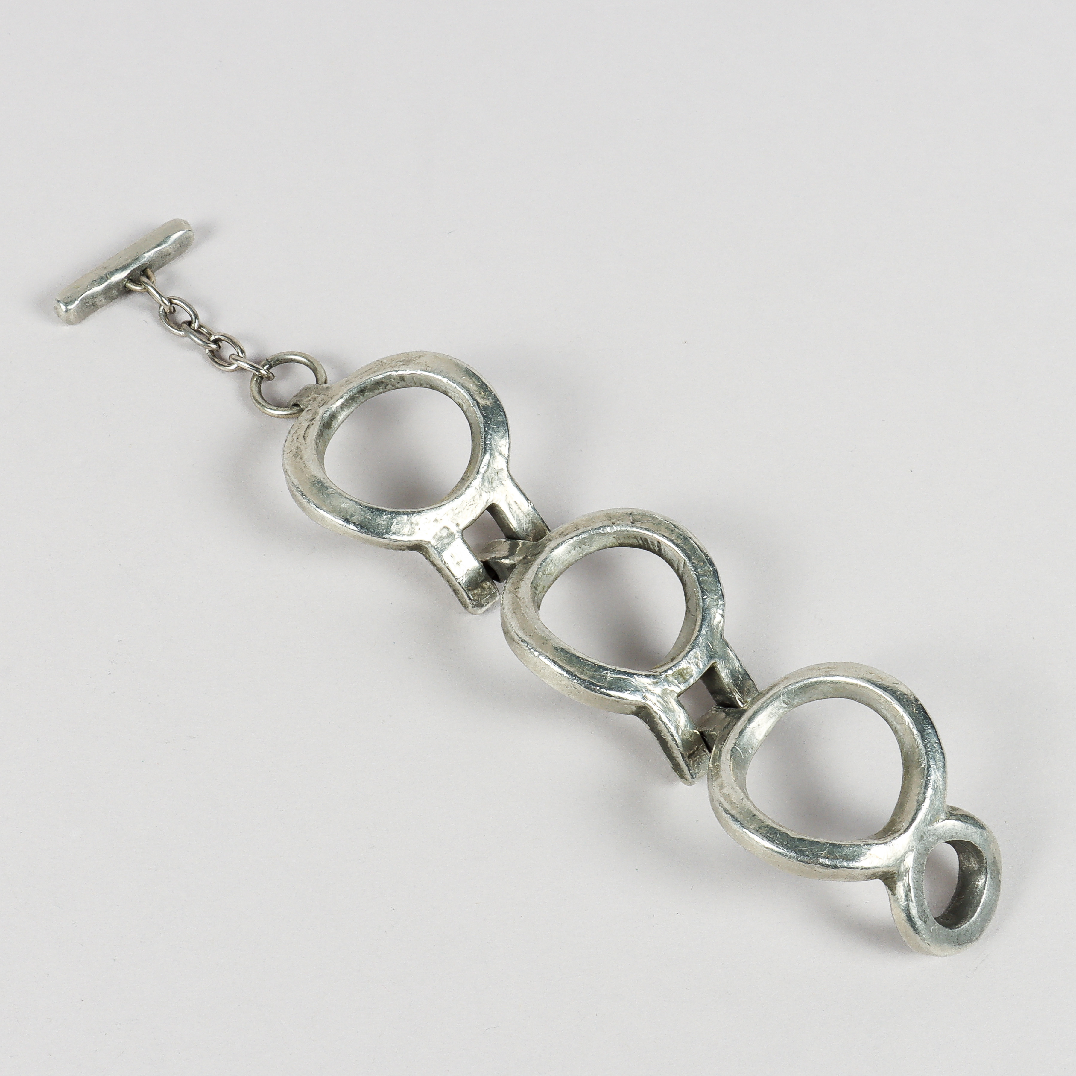 ANDERS ANDERSEN. Armband, tenn, egen ateljé, Danmark, 1960/70-tal.