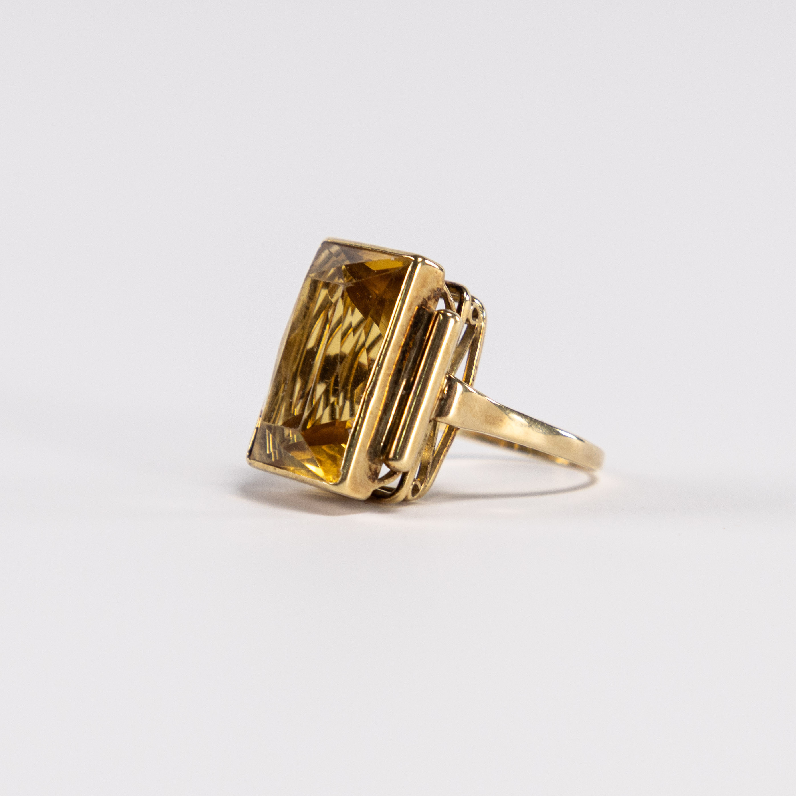 RING. 14k guld med Citrin.