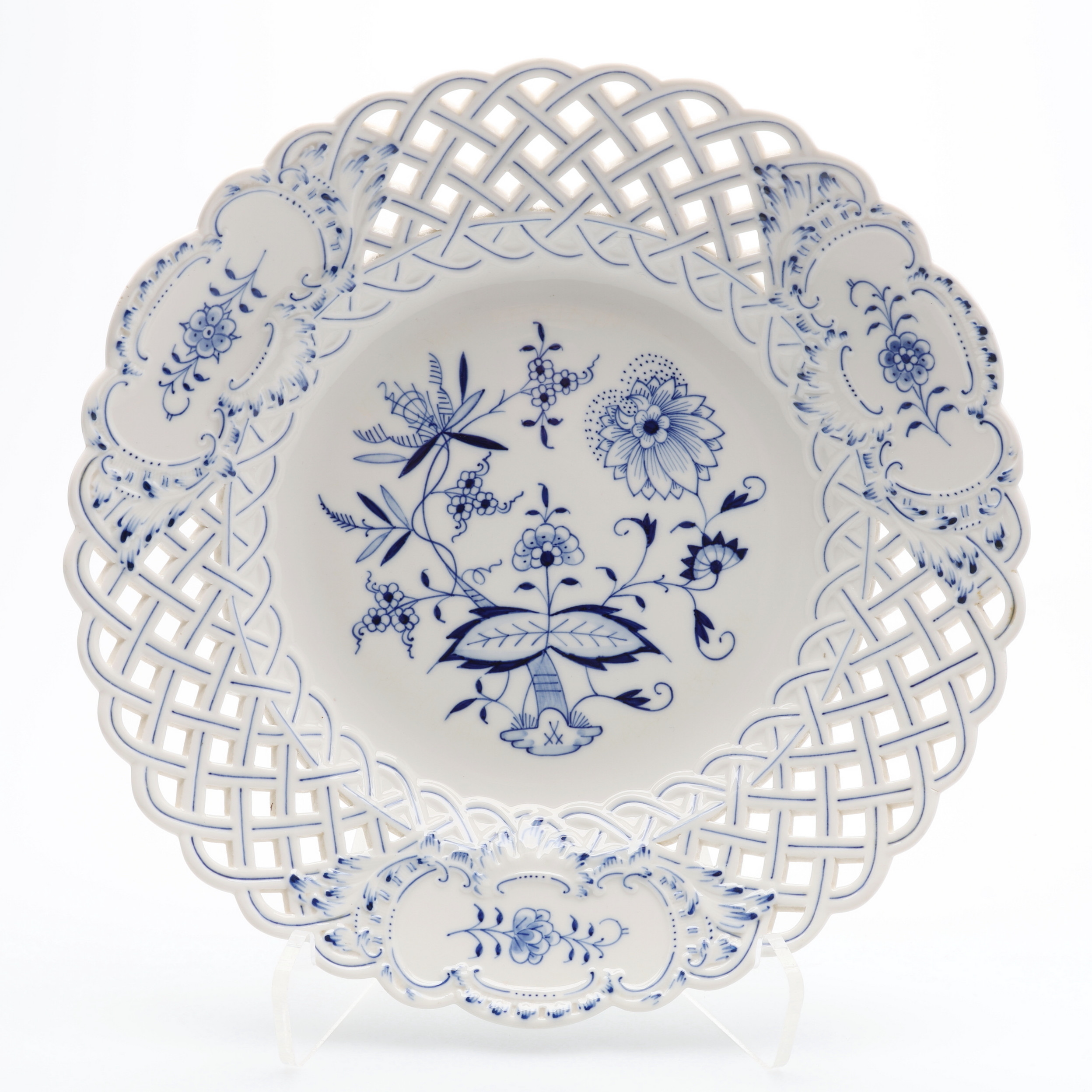 DELVIS GENOMBRUTET SKÅLFAT, MEISSEN, porslin, lökmönstret, 1900-tal.