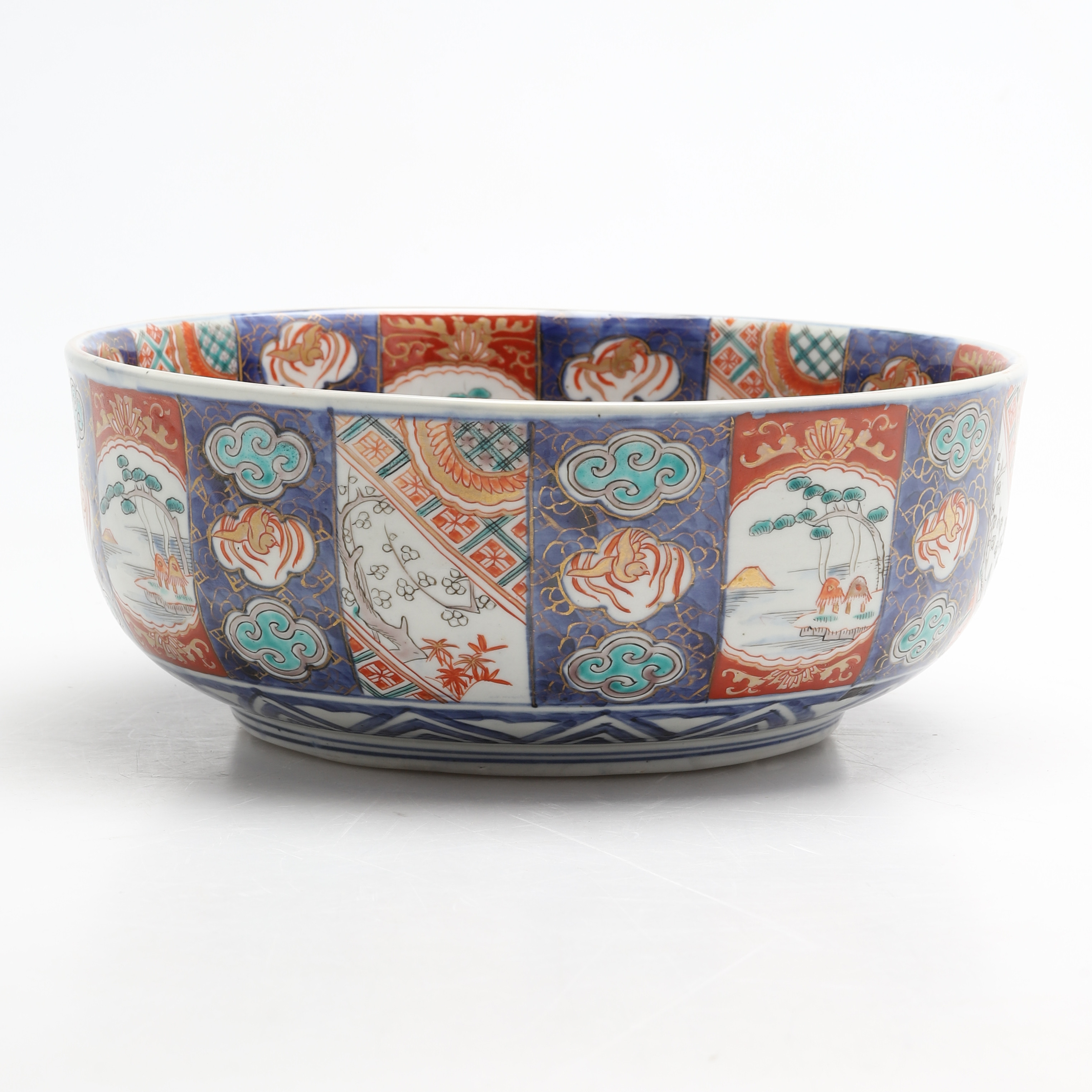 SKÅL, porslin, Imari-dekor. Japan. Meiji (1868-1912).