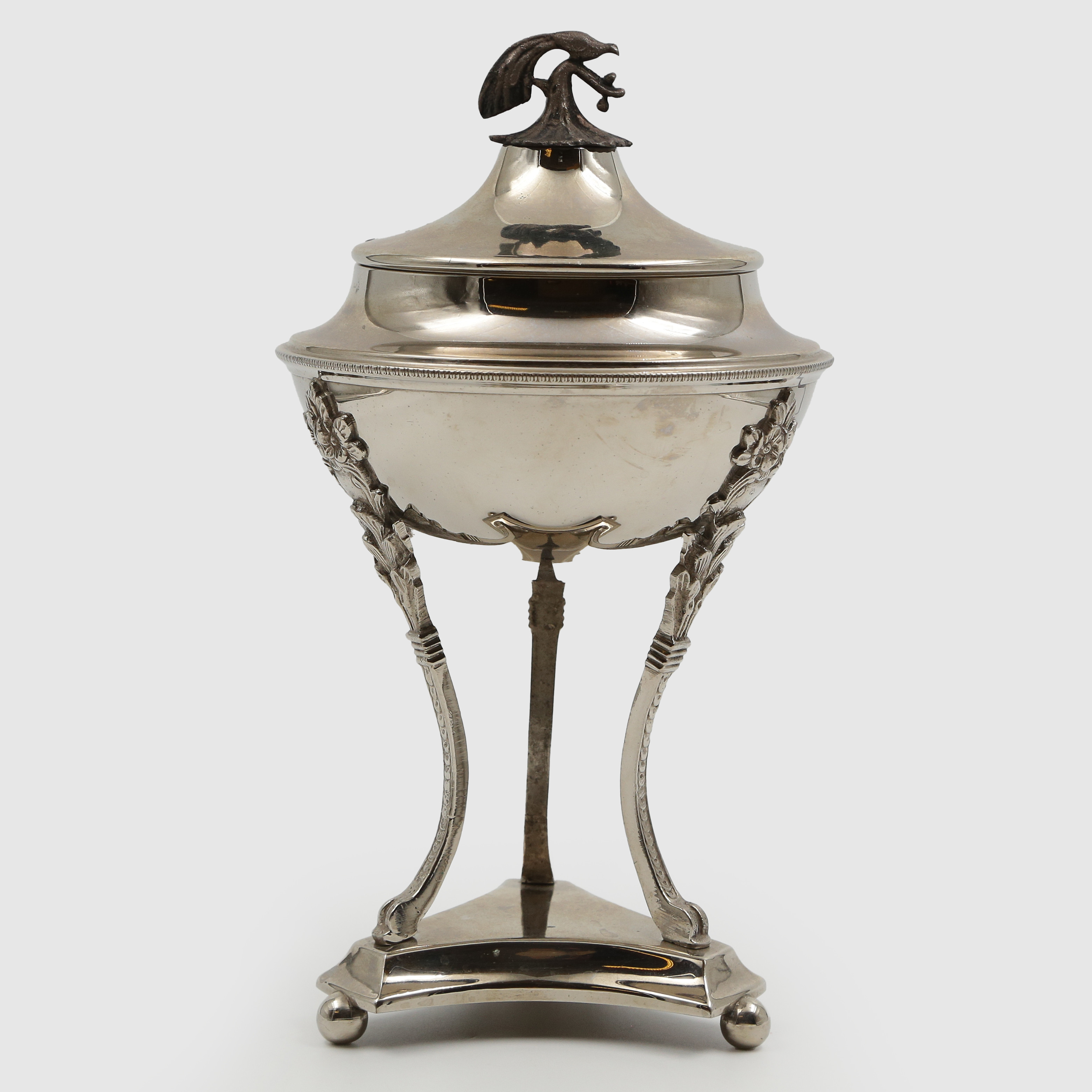 SOCKERSKÅL, EMPIRESTIL, NYSILVER, INVÄNDIGT FÖRGYLLD, 1900-TALETS FÖRSTA HÄLFT.