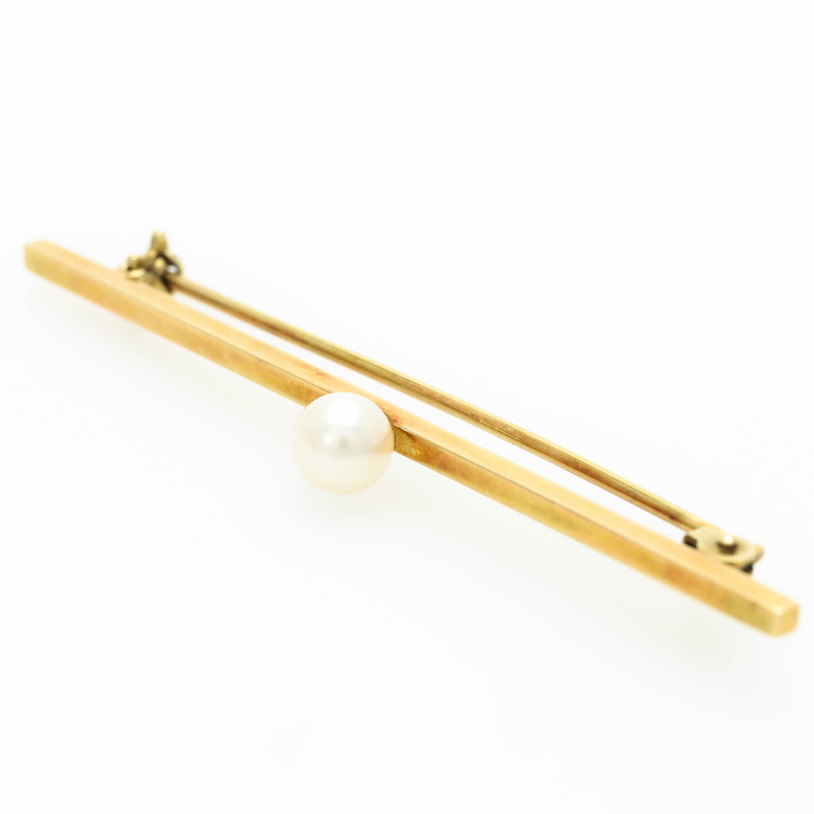 BROSCH, 14 k guld med odlad pärla, etui.