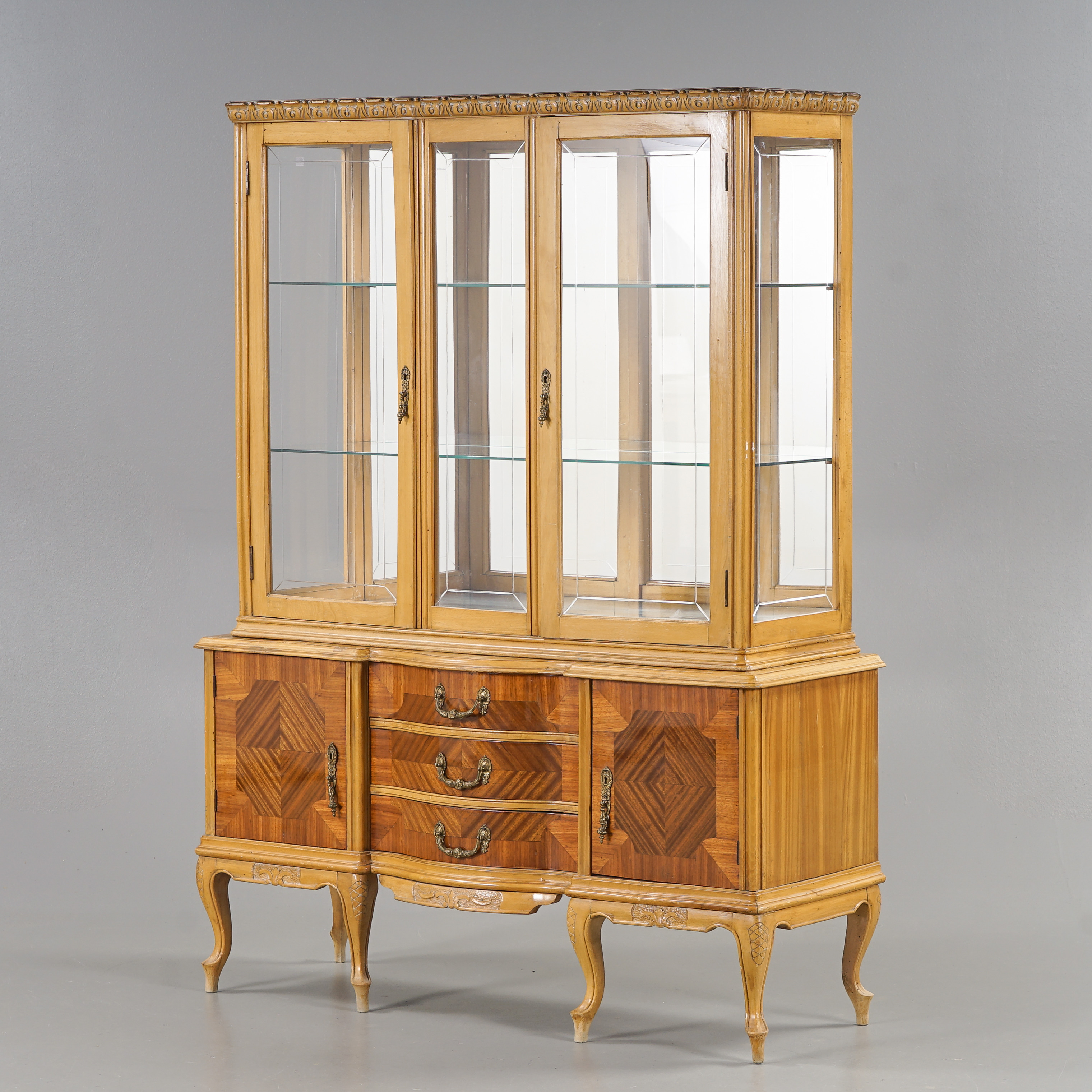 VITRINSKÅP Rokokostil, Mahogny, 1900-talets mitt.