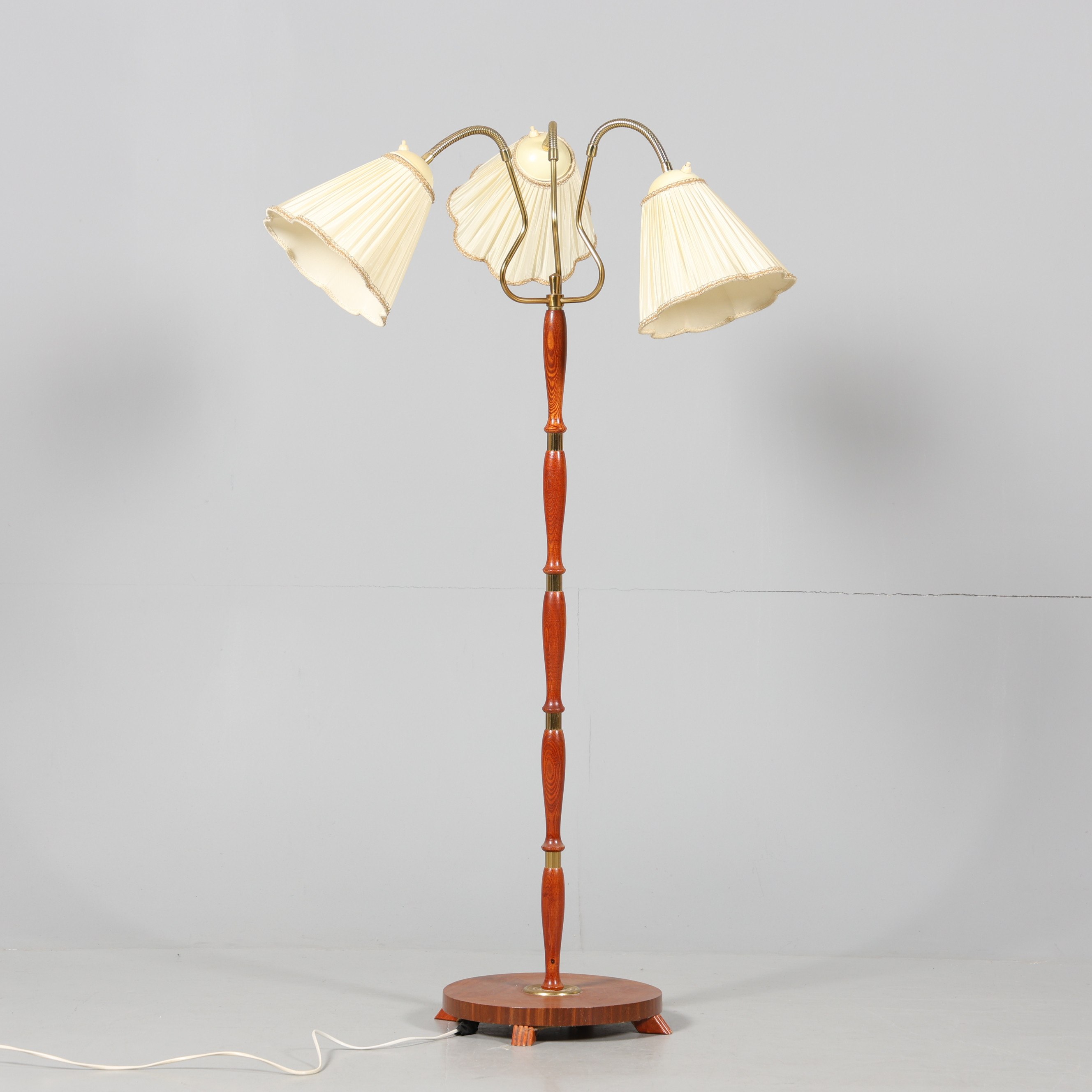 GOLVLAMPA, trearmad, Örsjö armaturer, omkring 1900-talets mitt, swedish modern.