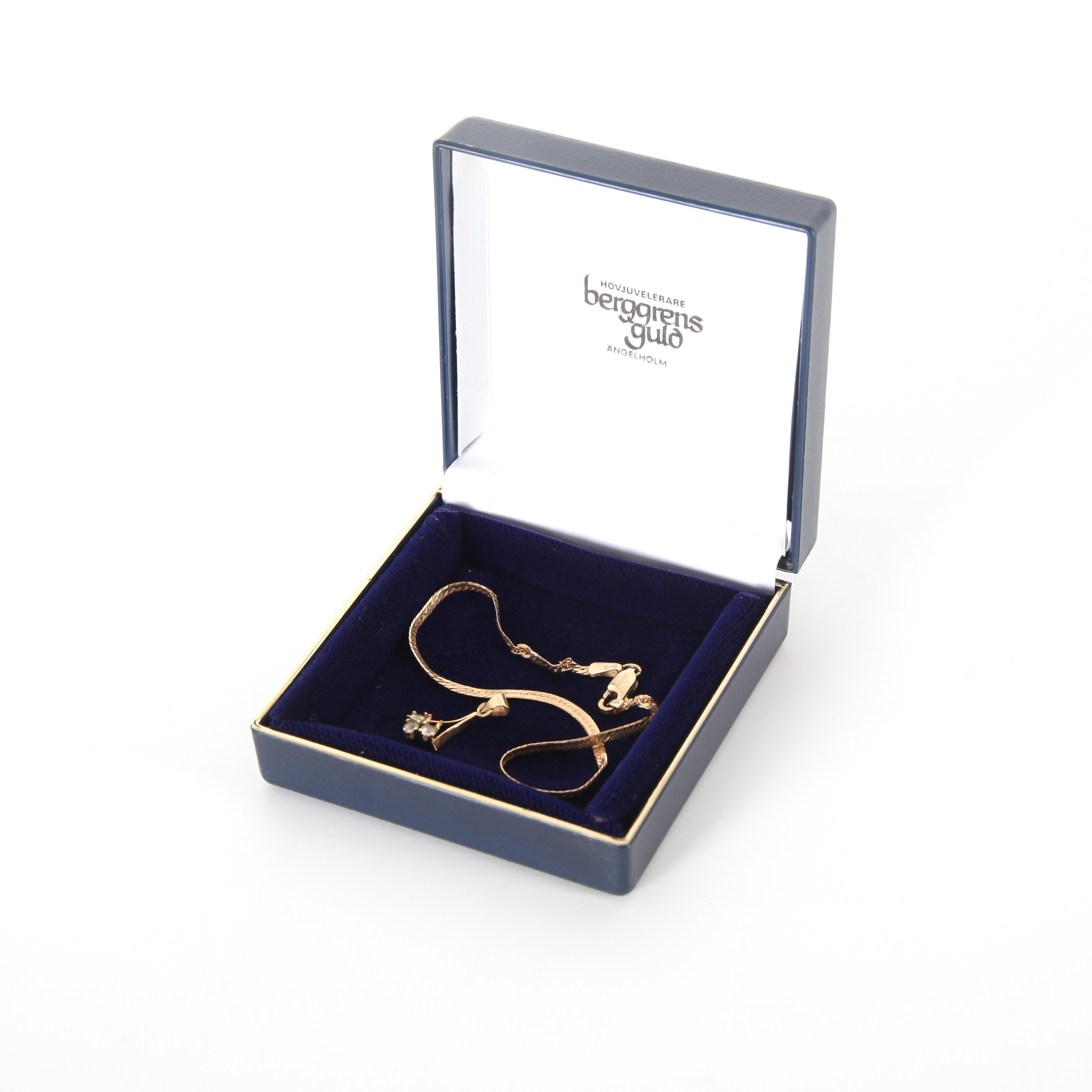 ARMBAND OCH HÄNGE, 18K guld, bl.a. Balestra Italien.